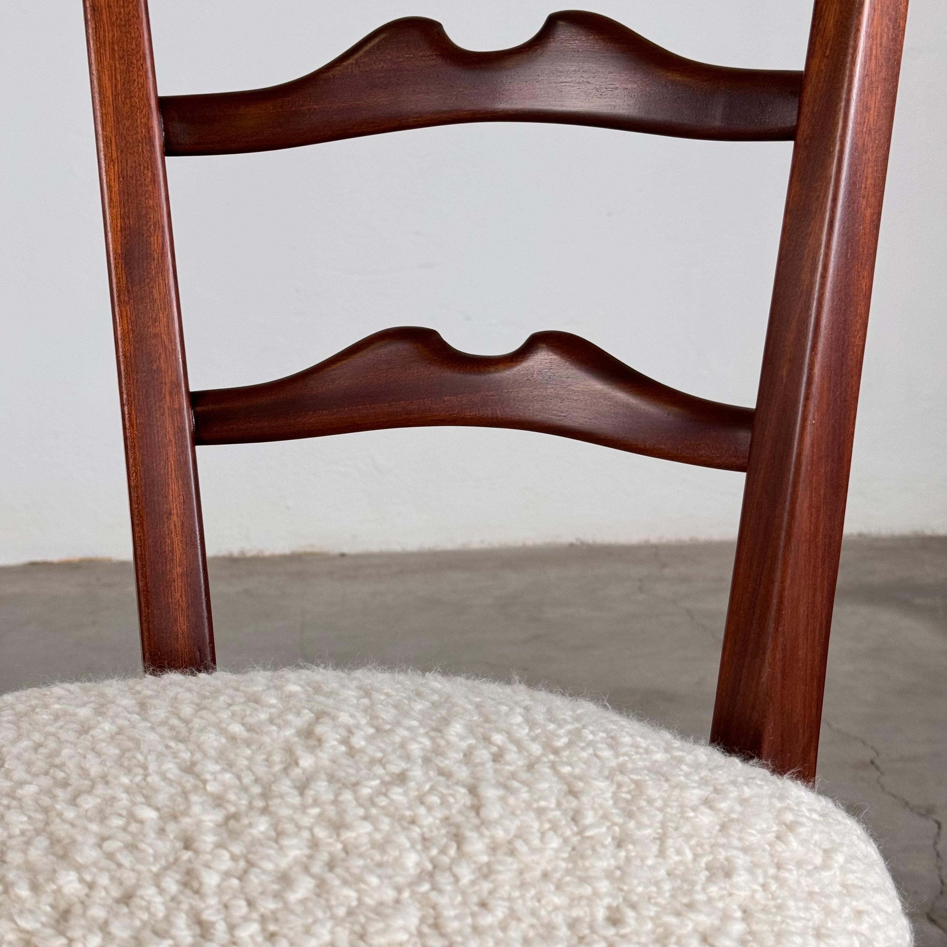 Pair of 1950s Paolo Buffa Chiavari Chairs in Ebonized Wood & White Bouclé For Sale 3