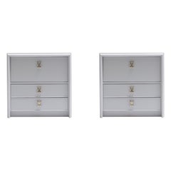 Pareja de mesillas de noche Paul Frankl de los años 50 lacadas en gris pabellón Farrow & Ball