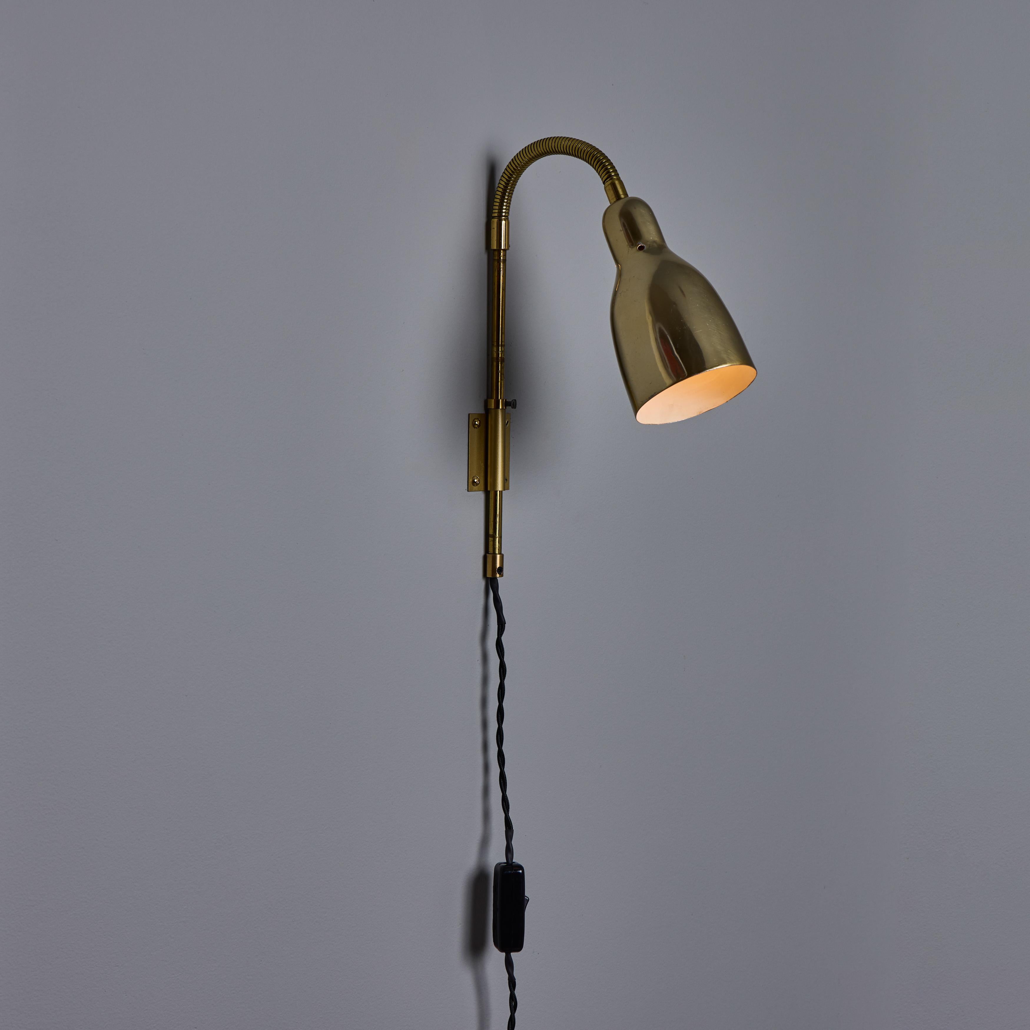 Paire d'appliques en laiton perforé des années 1950 attribuées à Lisa Johansson-Pape en vente 3