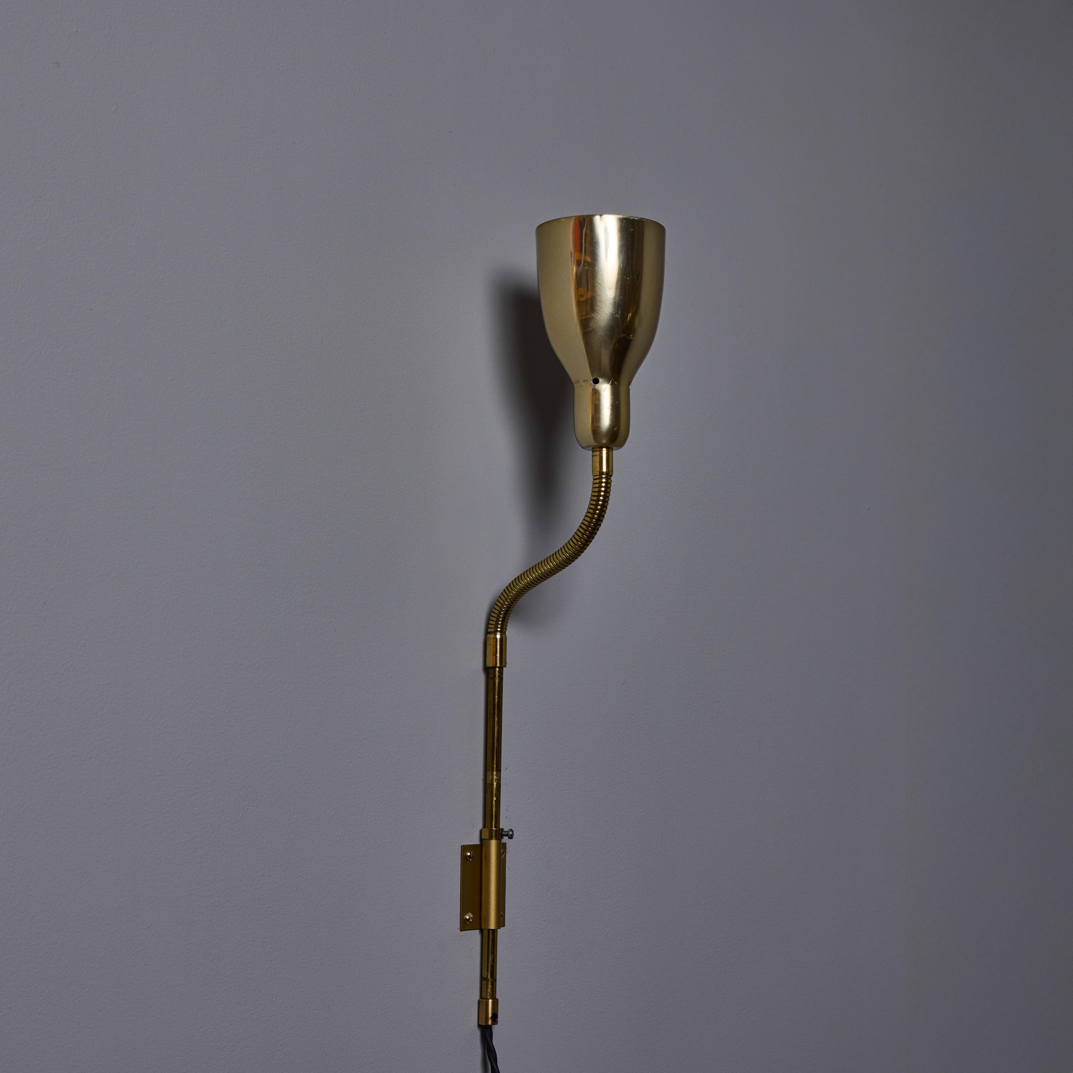 Milieu du XXe siècle Paire d'appliques en laiton perforé des années 1950 attribuées à Lisa Johansson-Pape en vente