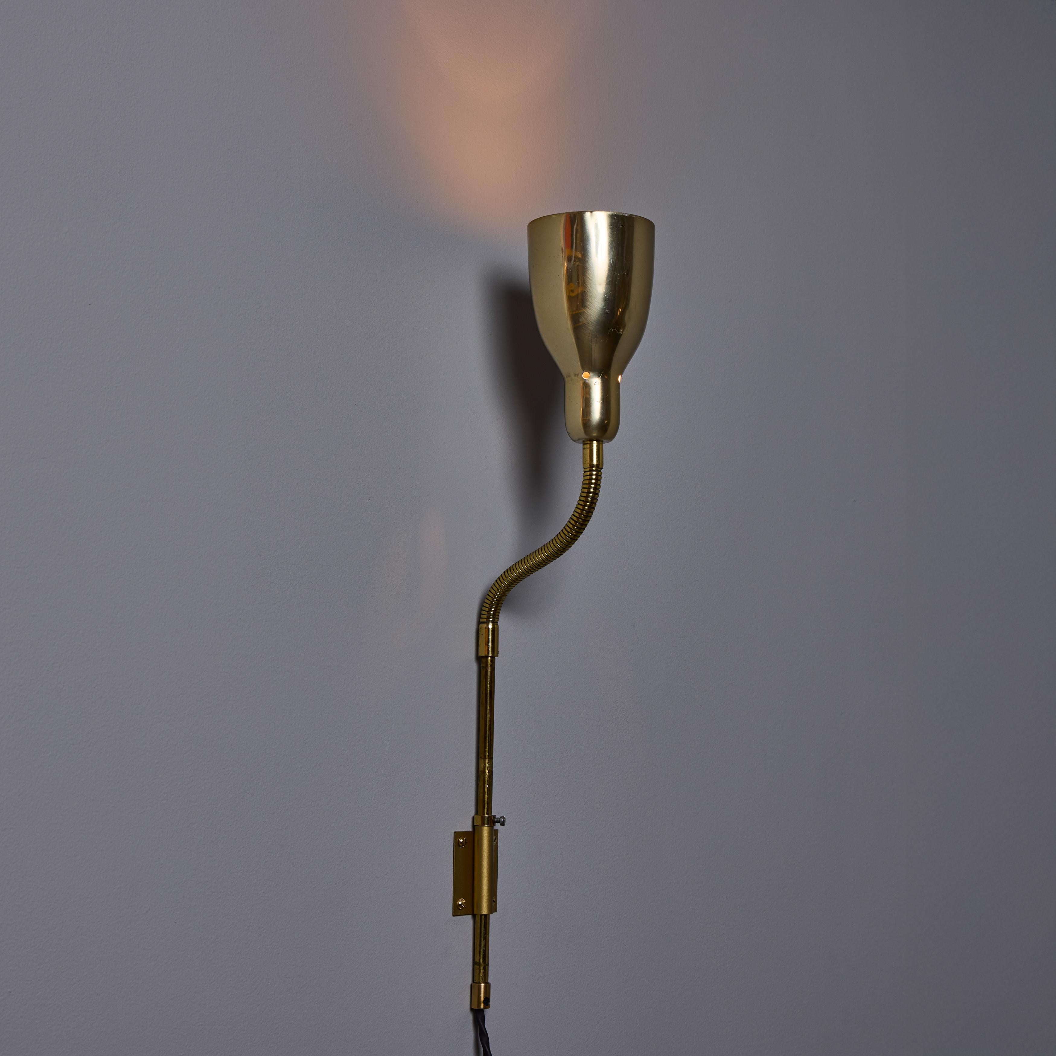 Laiton Paire d'appliques en laiton perforé des années 1950 attribuées à Lisa Johansson-Pape en vente