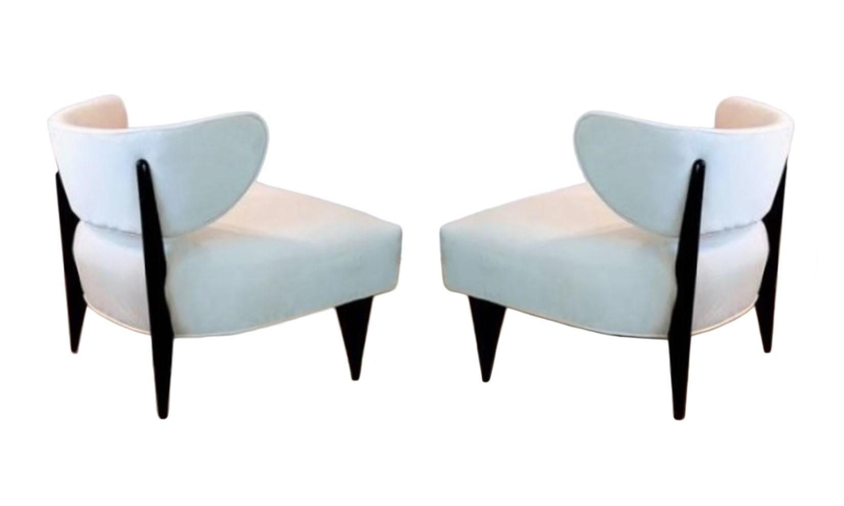 Tissu d'ameublement Paire de chaises longues sculpturales Art déco des années 1950 en vente