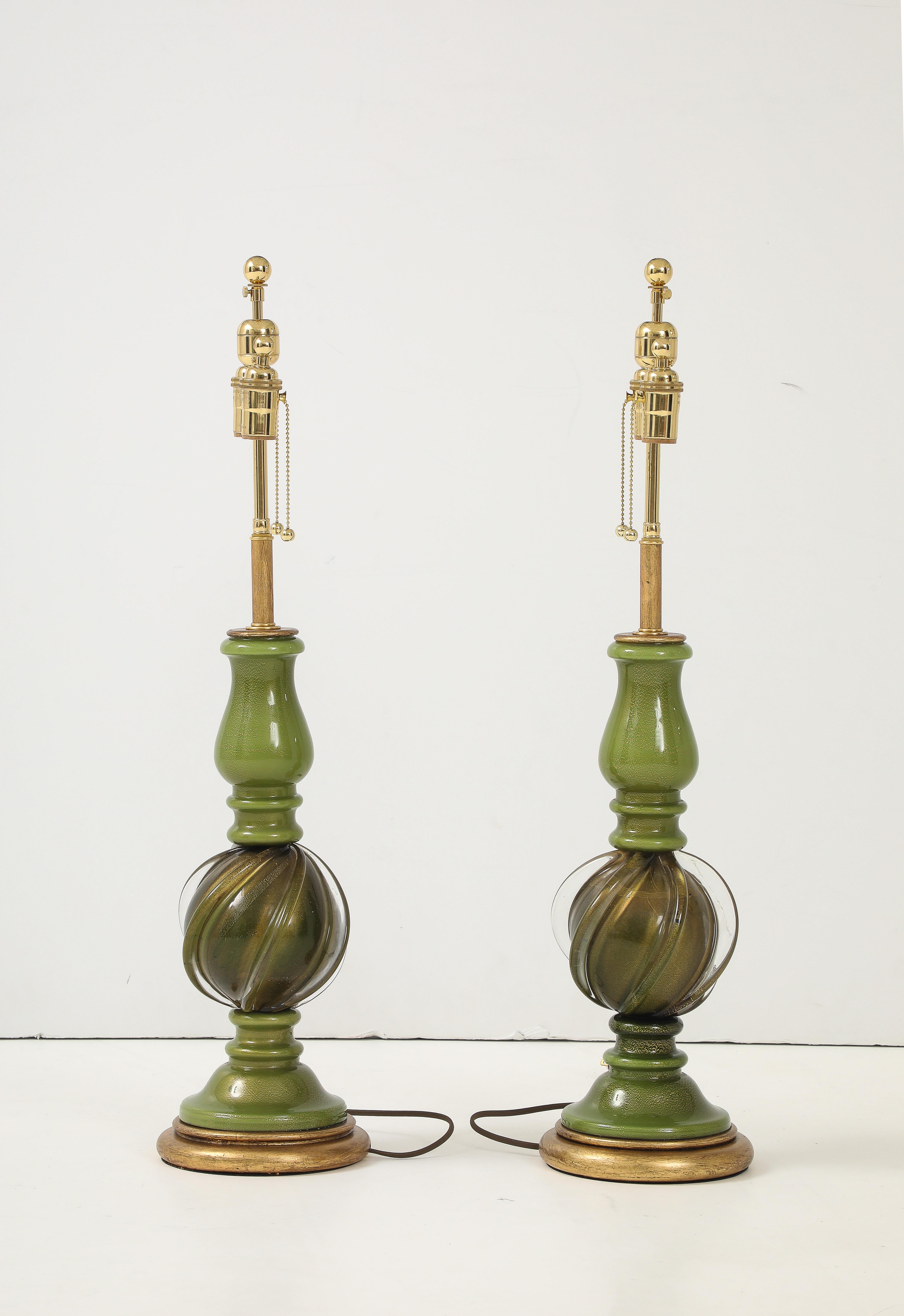 Italiano Coppia di lampade in vetro di Murano verde Seguso degli anni '50 in vendita