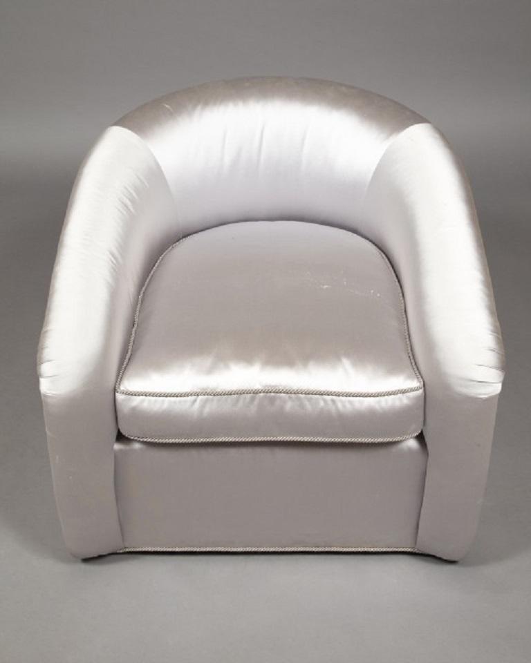 Paar gepolsterte Sessel aus Seide aus den 1950er Jahren im Zustand „Gut“ im Angebot in New York, NY
