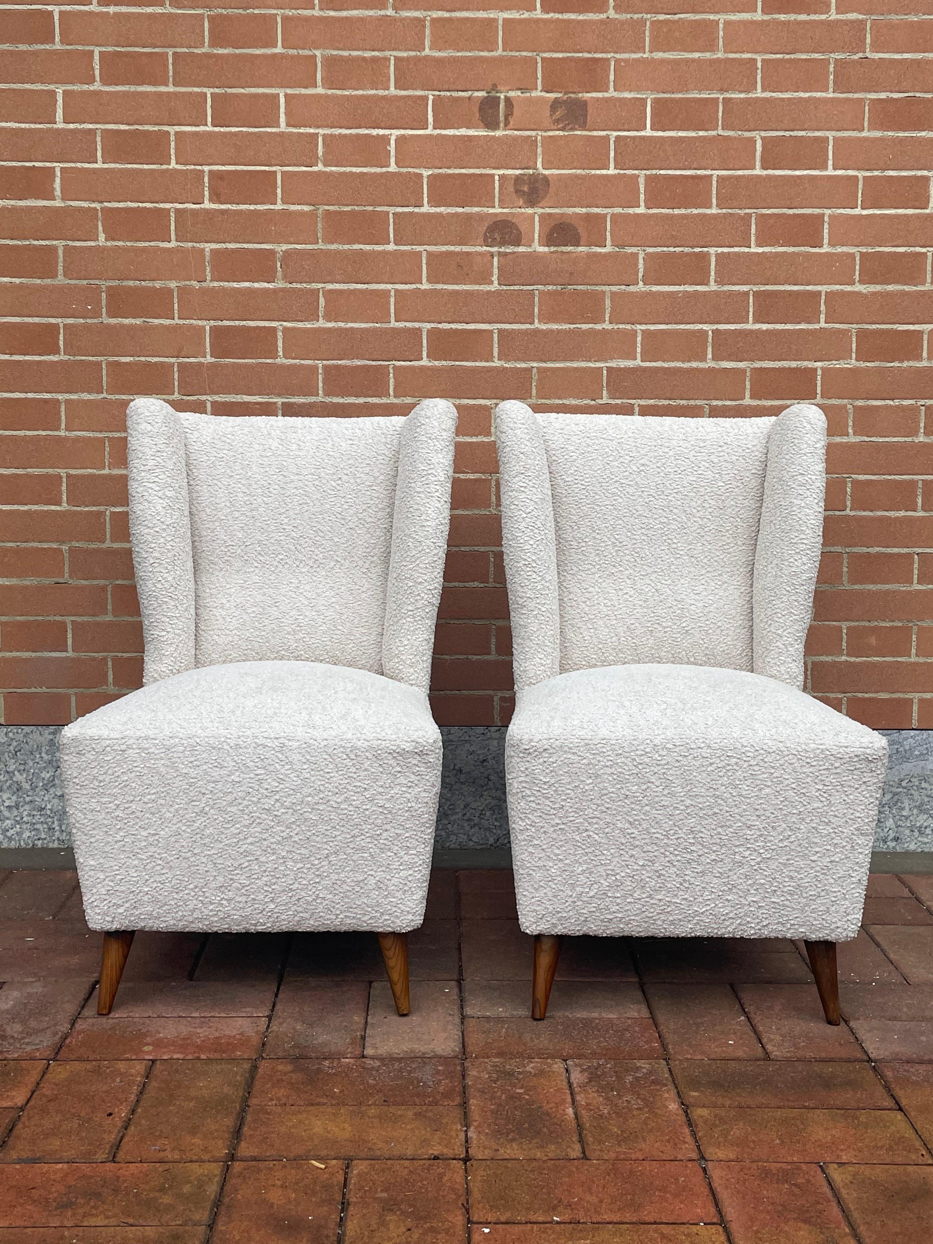Mid-Century Modern Pair of 1950s Slipper Chairs with New White Bouclé Upholstery For Sale