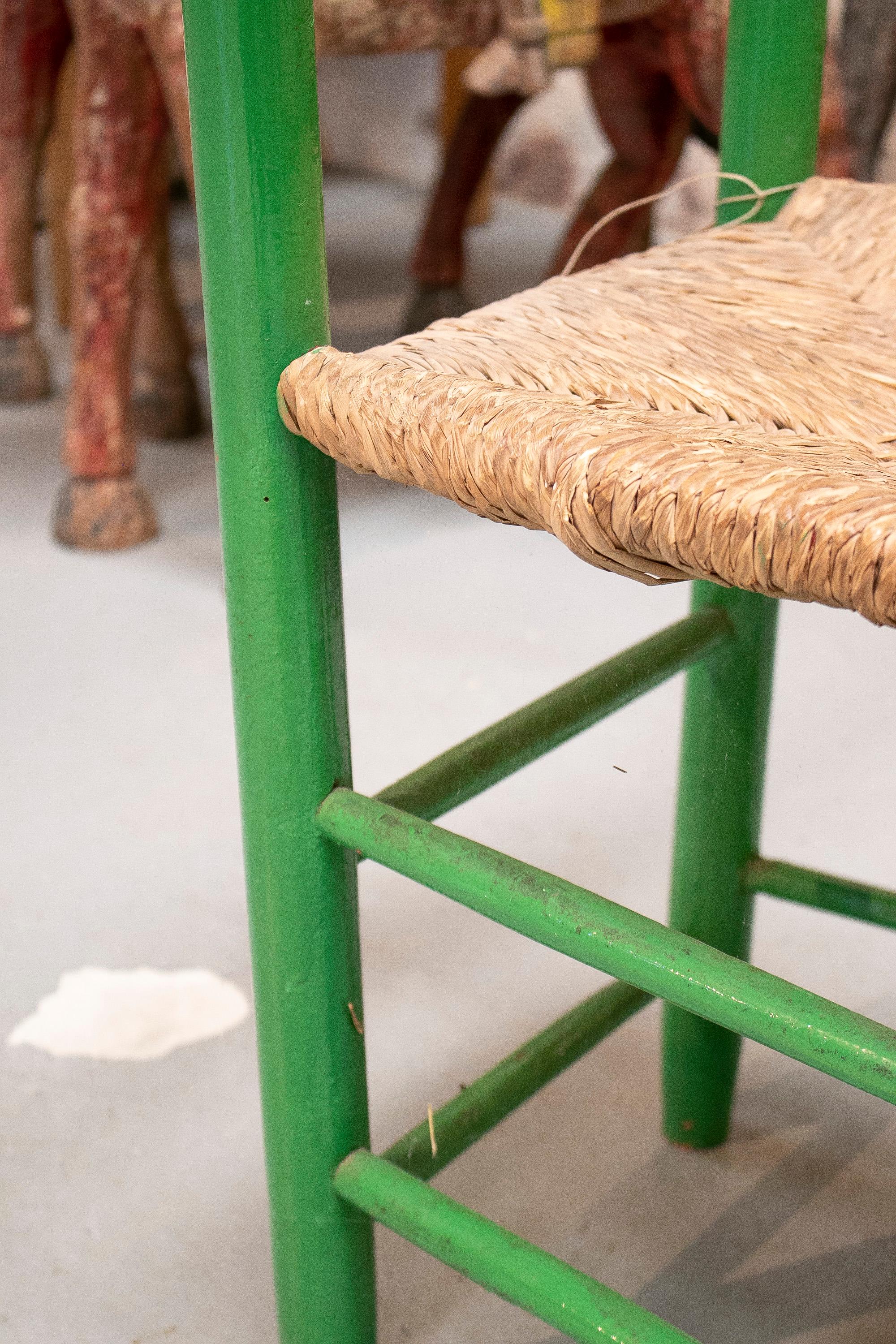 Pair of 1950s Spanish Andalusian Woven Bulrush Traditional Green Painted Chairs For Sale 8