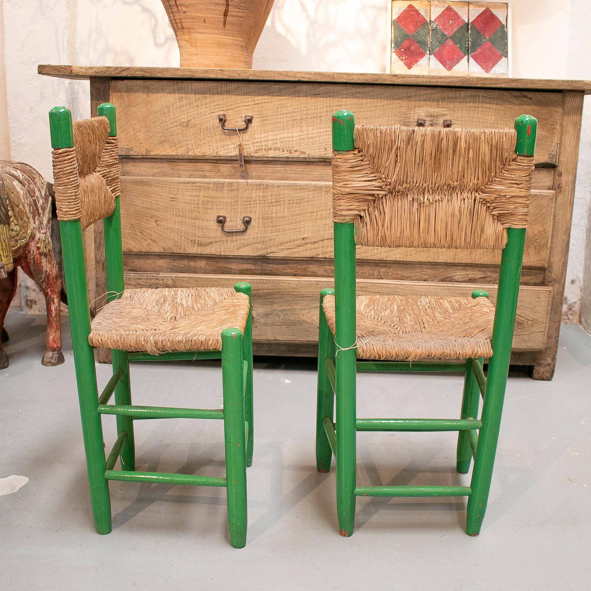 Pair of vintage 1950s Spanish Andalusian hand woven bulrush traditional green painted chairs, typical in flamenco dancing.