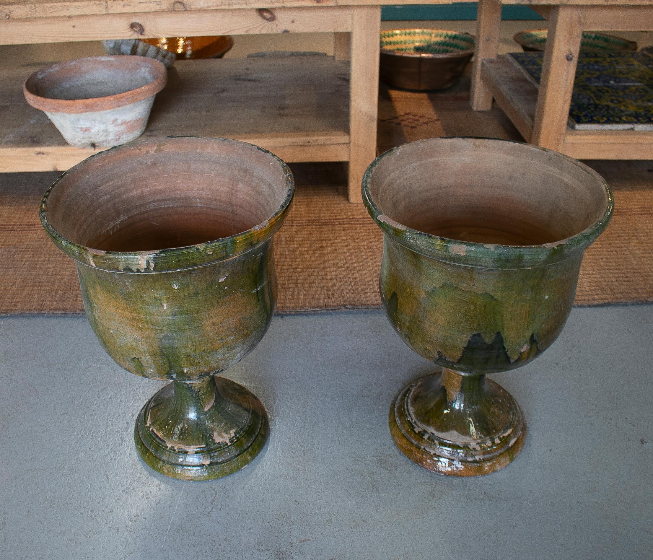 Pair of 1950s Spanish Green Glazed Terracotta Garden Urn Planters In Good Condition In Marbella, ES