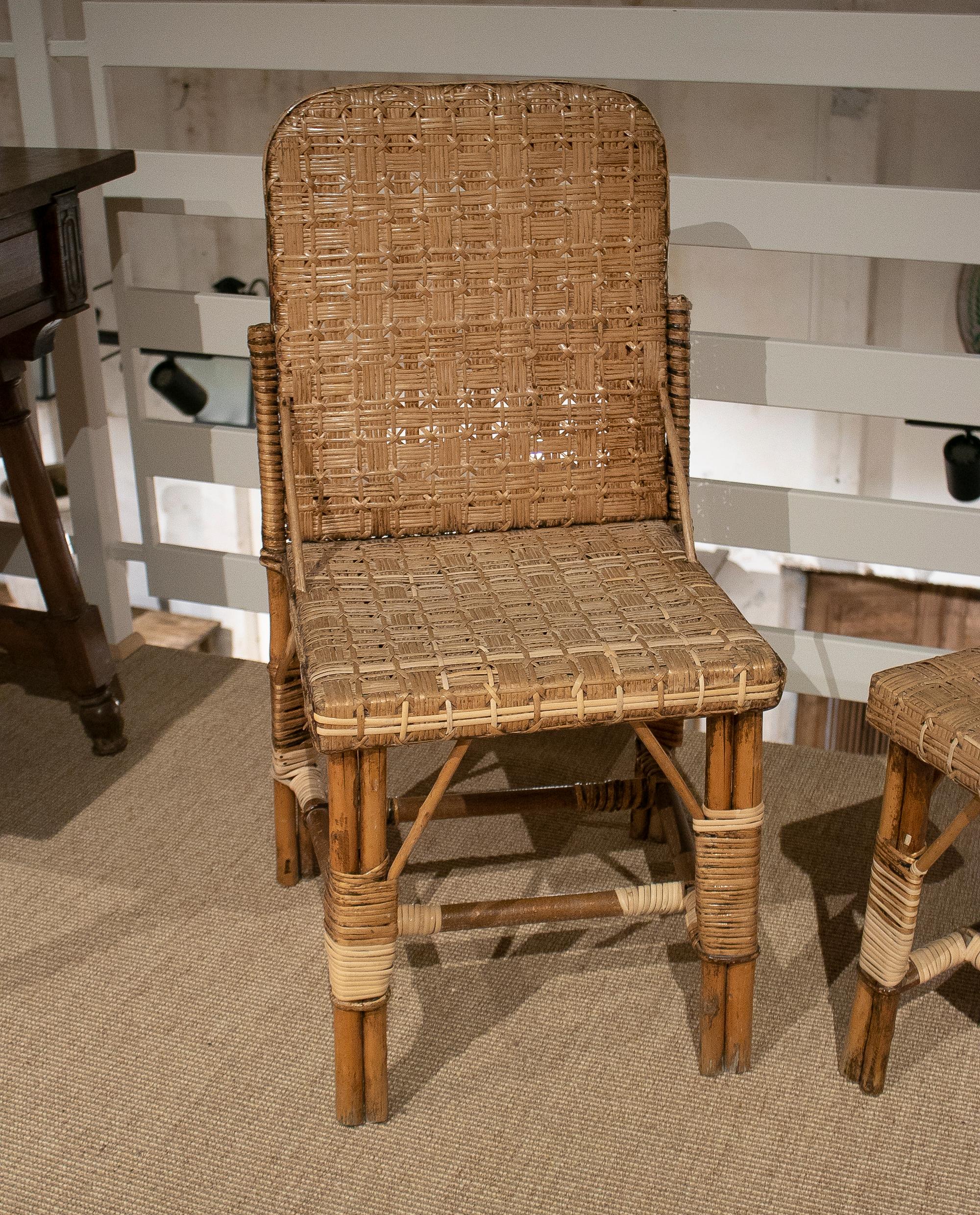 Pair of 1950s Spanish Hand Woven Wicker on Wood Chairs In Good Condition For Sale In Marbella, ES