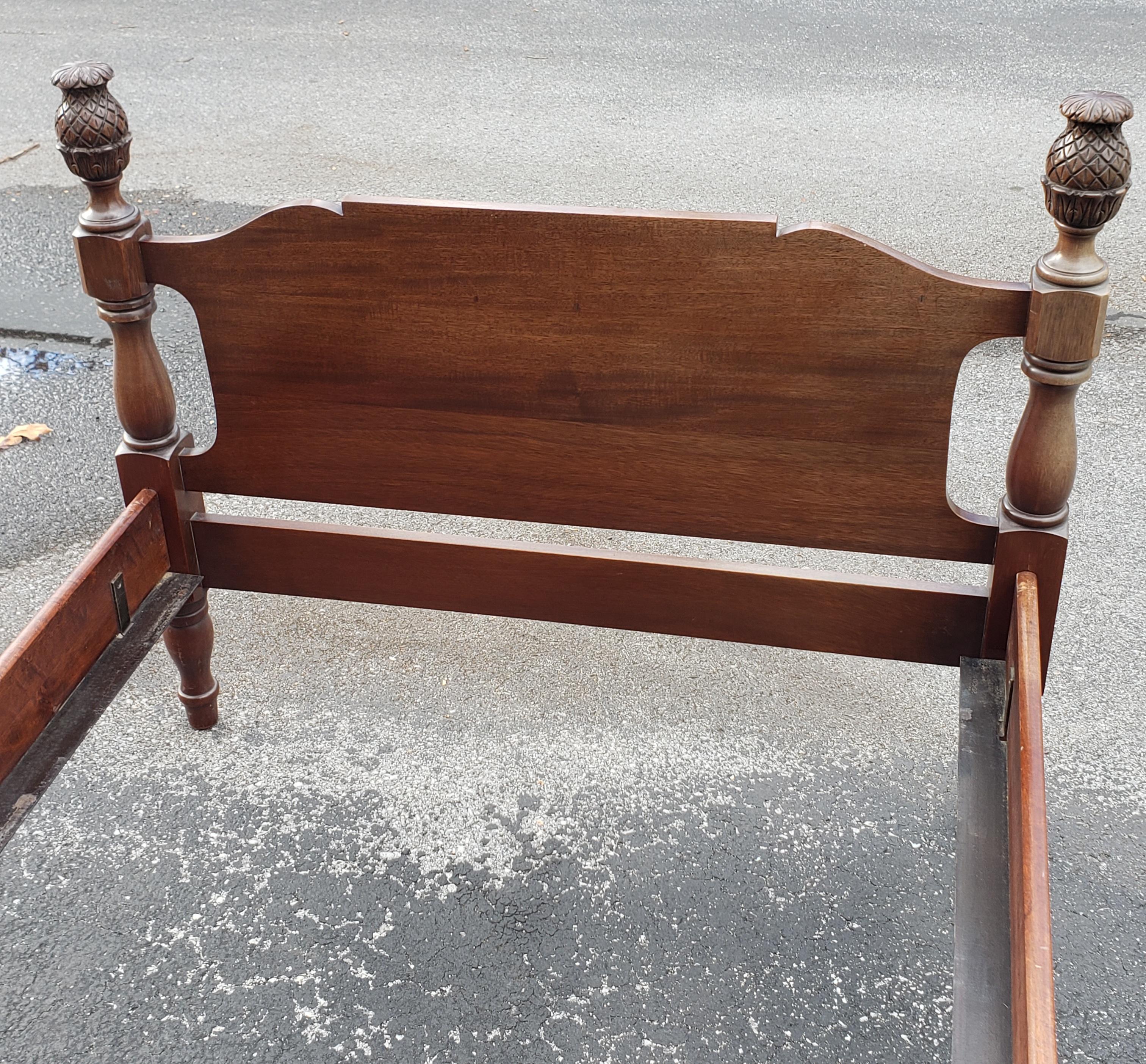 Pair of 1950s Staton Trutype Certified Genuine Mahogany Pineaple Twin Size Beds 1