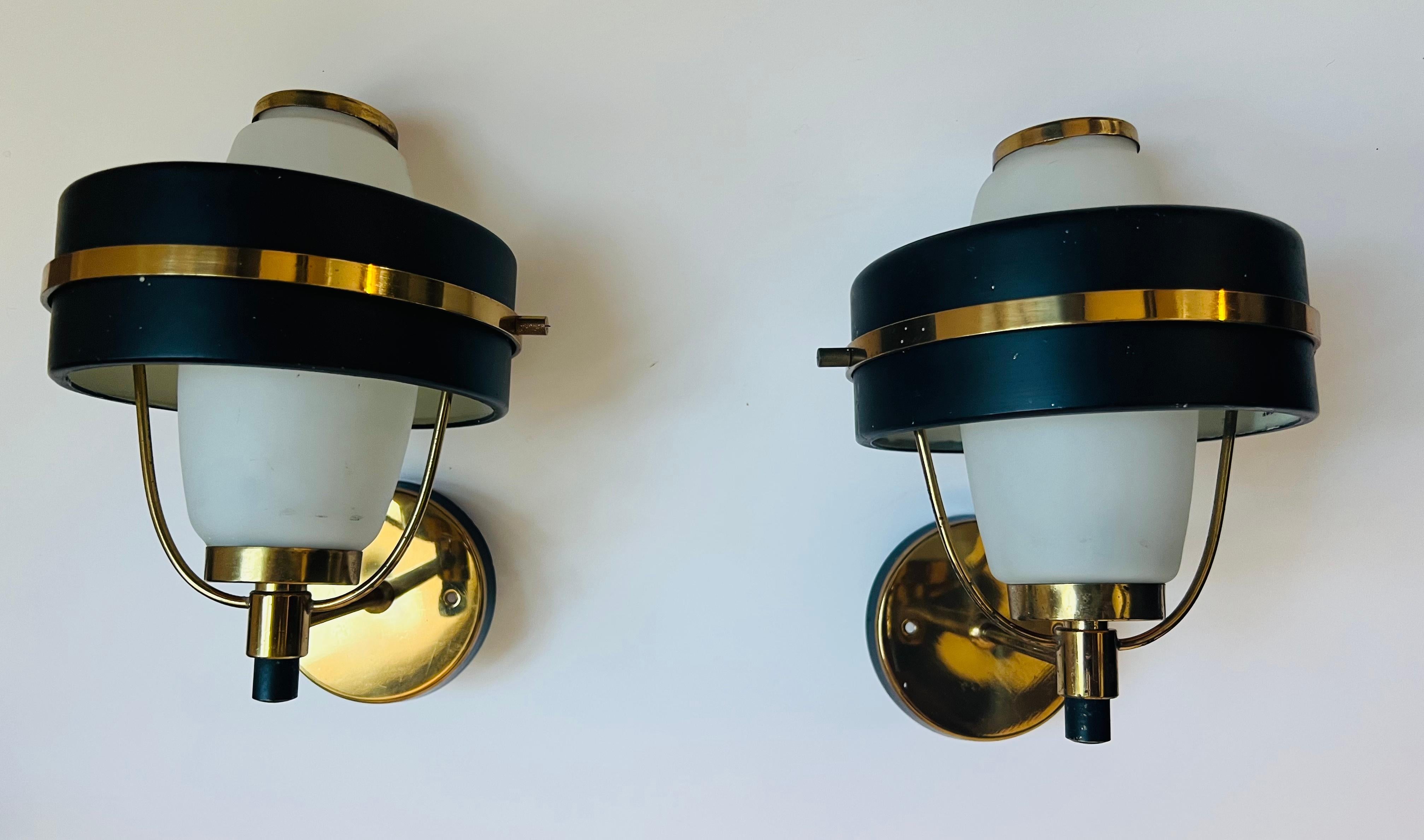 Pair of 1950s Stilnovo Italian Mid Century Wall Lights In Excellent Condition For Sale In New York, NY