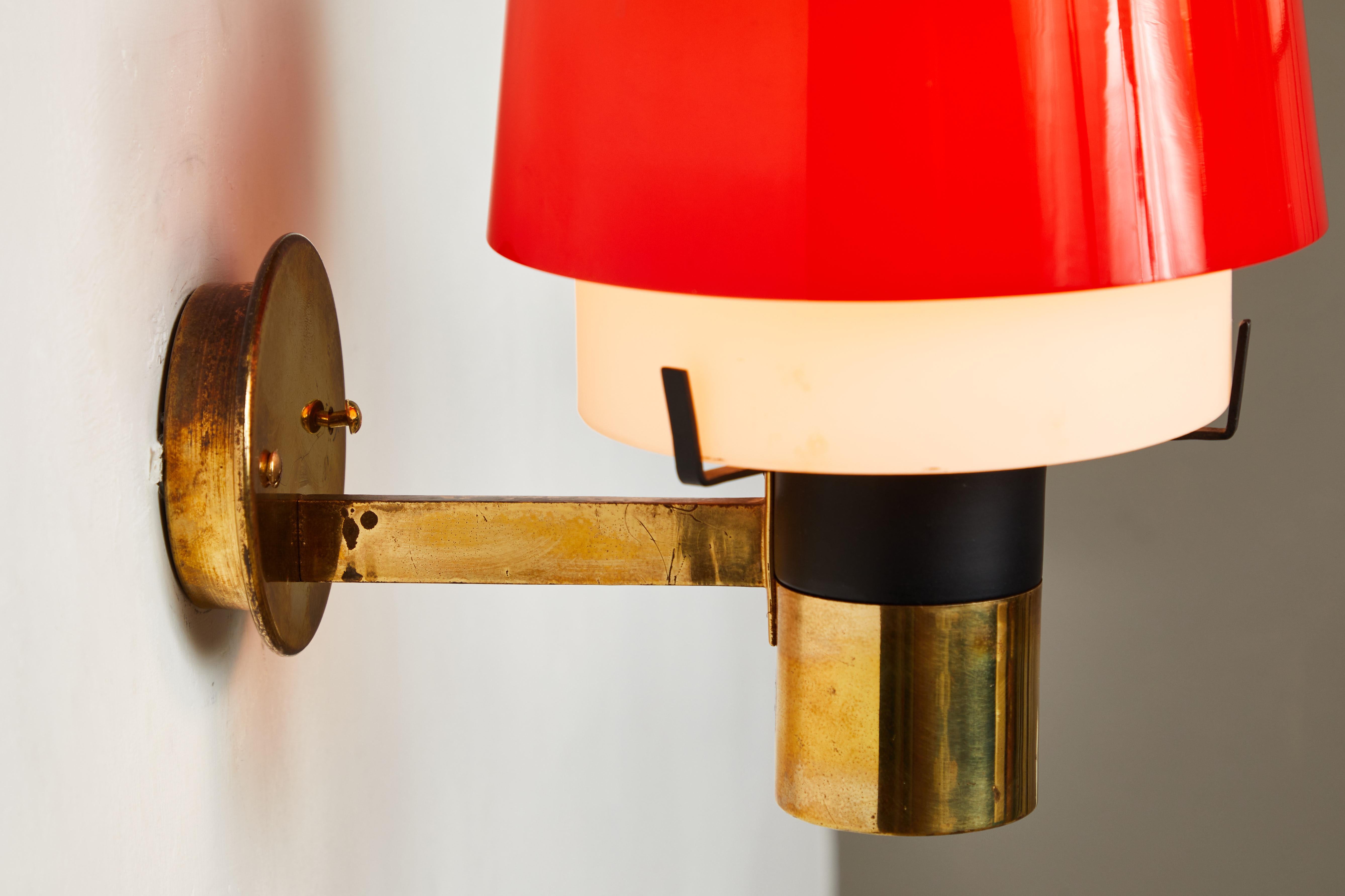 Metà XX secolo Coppia di lampade Stilnovo 2079/1 in ottone e vetro degli anni '50 con etichetta originale in vendita