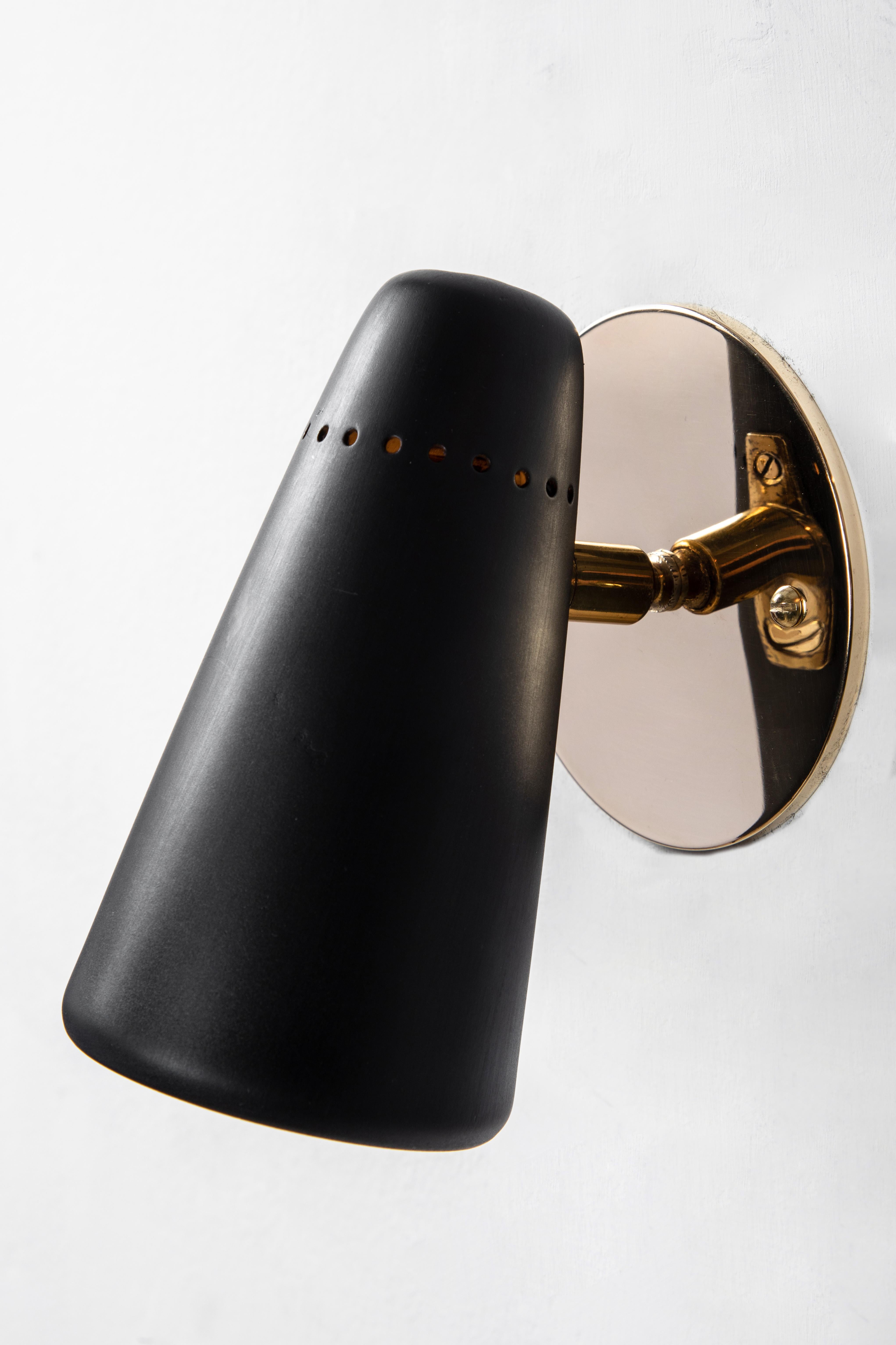 Pair of 1950s Stilnovo Sconces in Black and Brass with Yellow Label In Good Condition In Glendale, CA