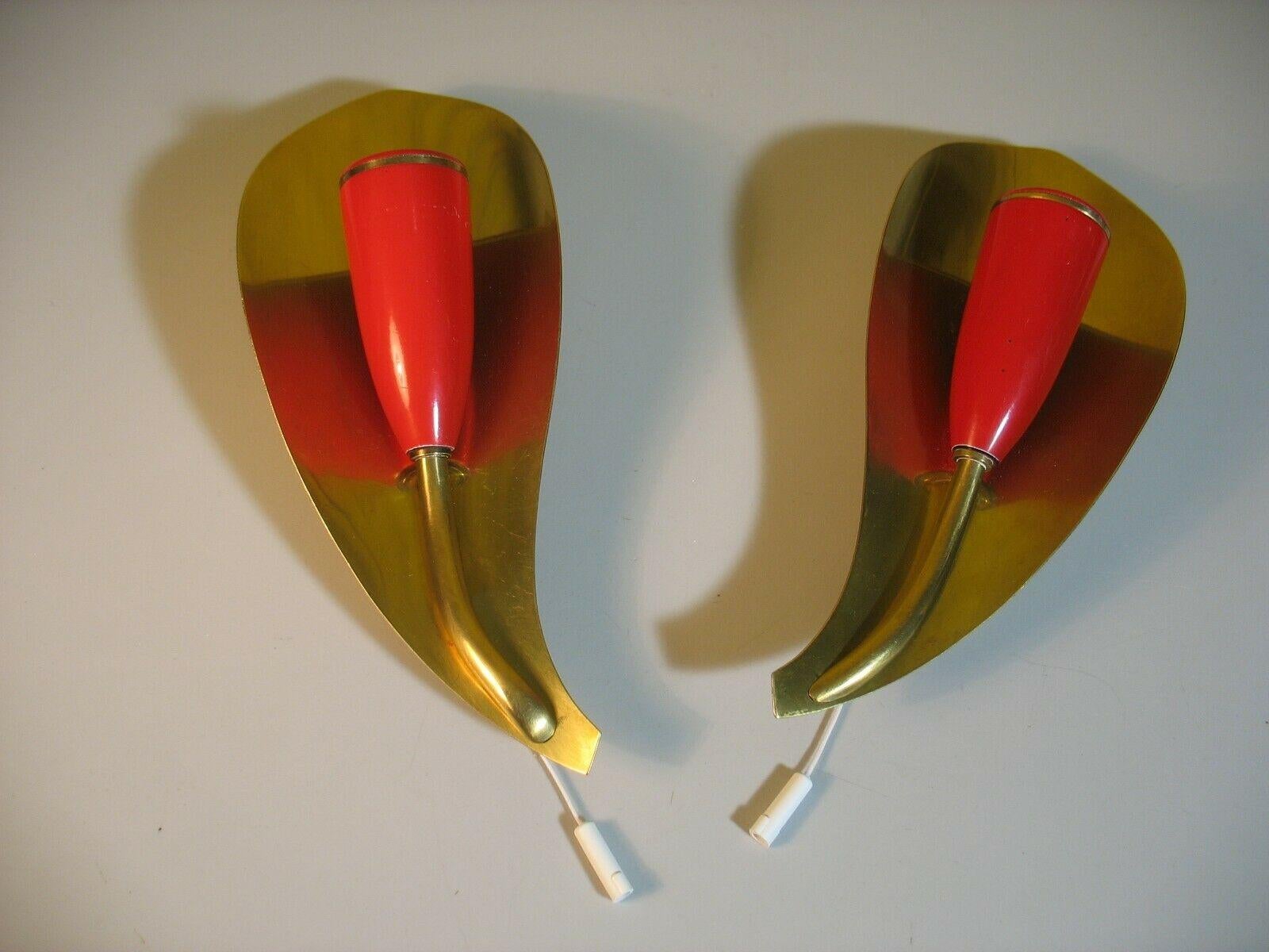 Metal Pair of 1950s Stilnovo Style Sconces Brass and Red, Vintage, Italy For Sale
