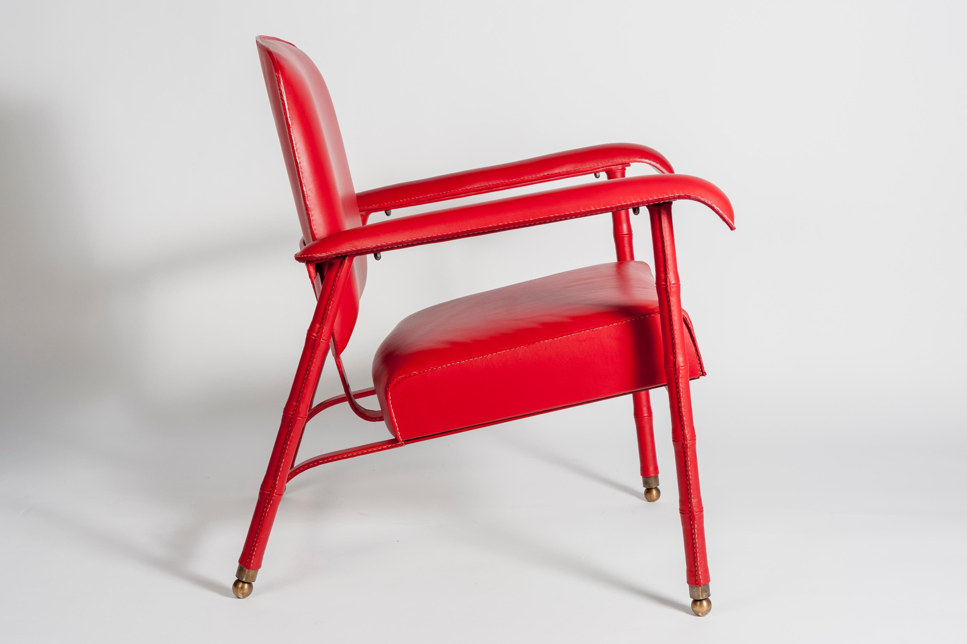 Paire de fauteuils en cuir cousus par Jacques Adnet des années 1950 Excellent état - En vente à Bois-Colombes, FR