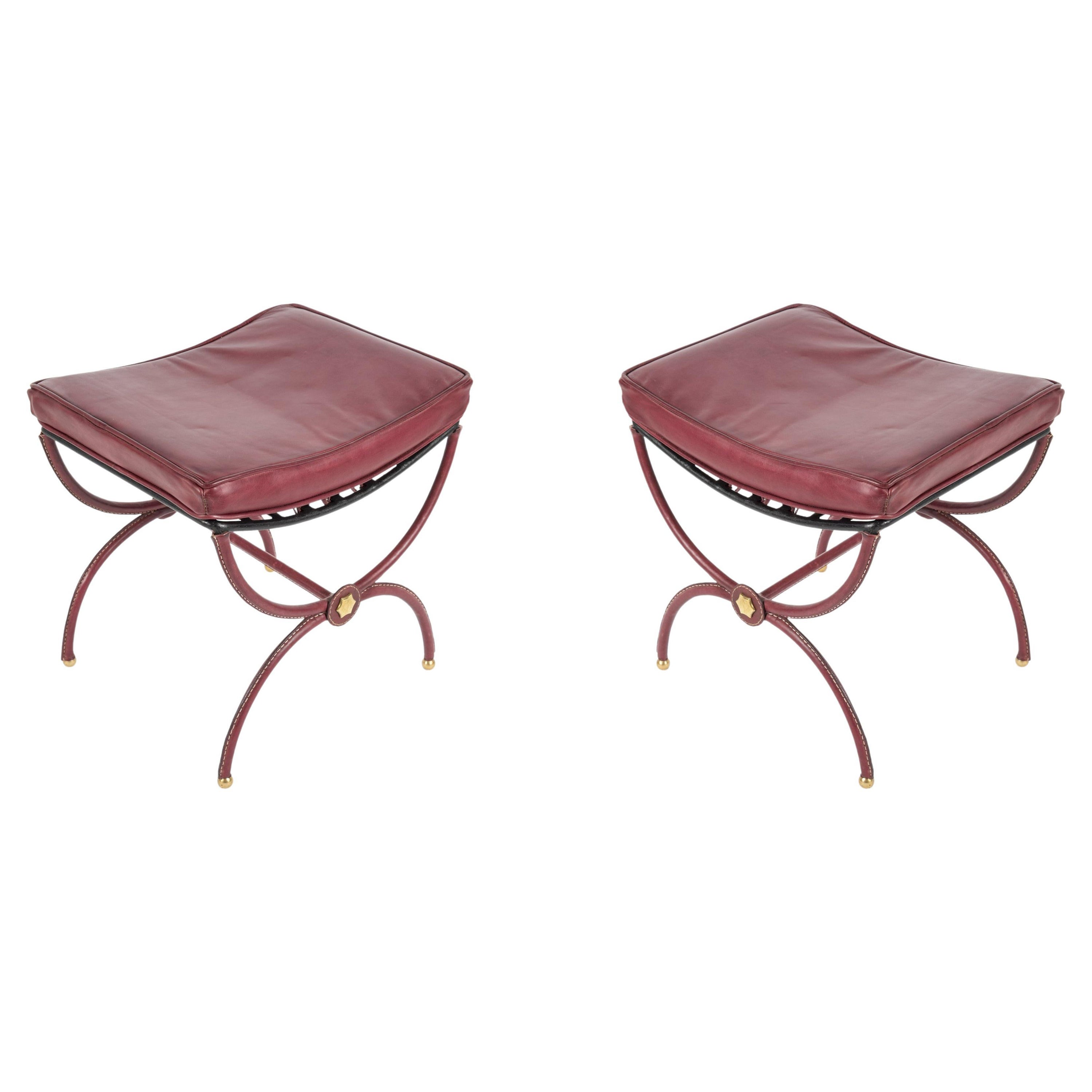 Coppia di ottomane in pelle Stitch by Jacques Adnet degli anni '50