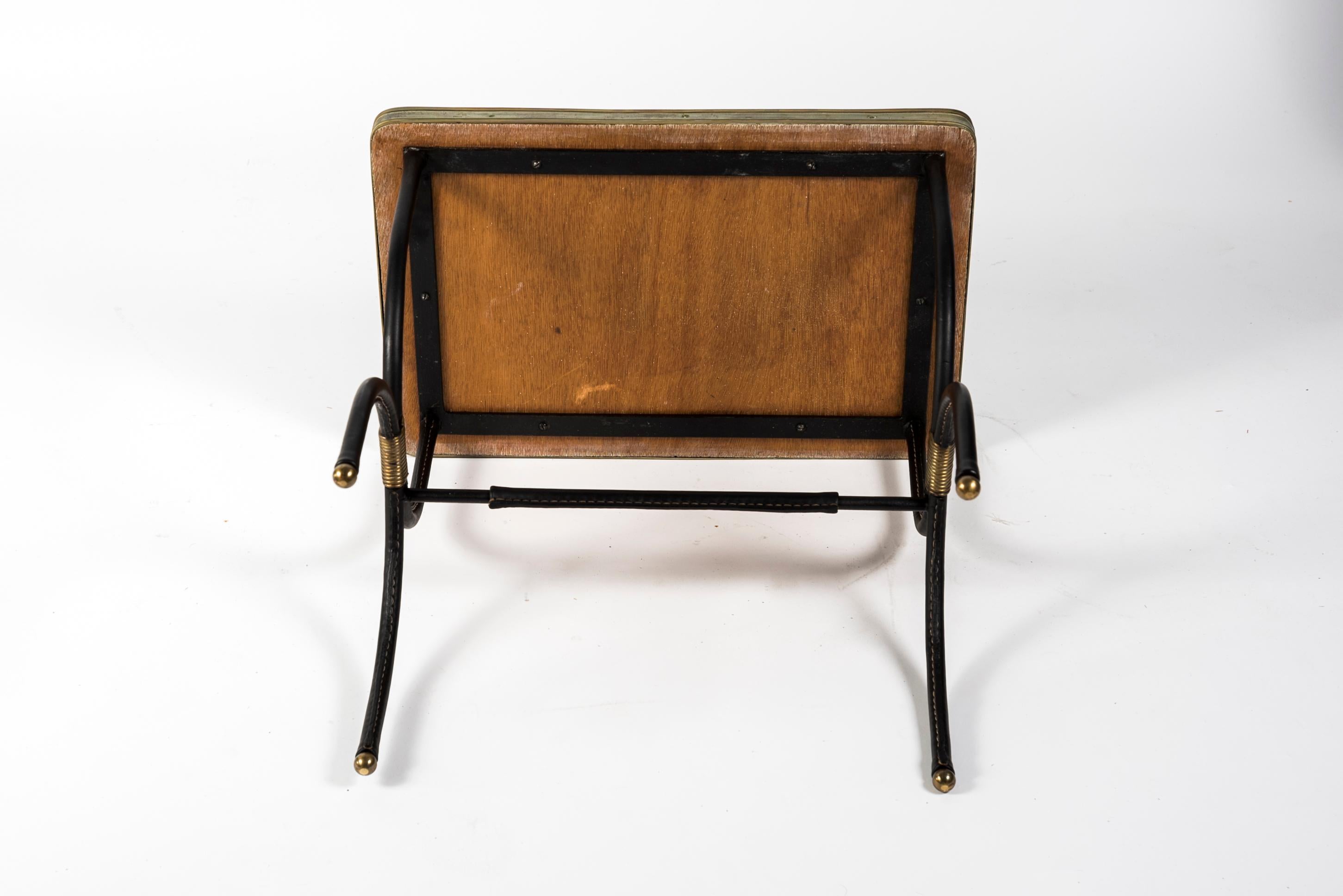 Paire de tables d'appoint en cuir cousues des années 1950 par Jacques Adnet en vente 3