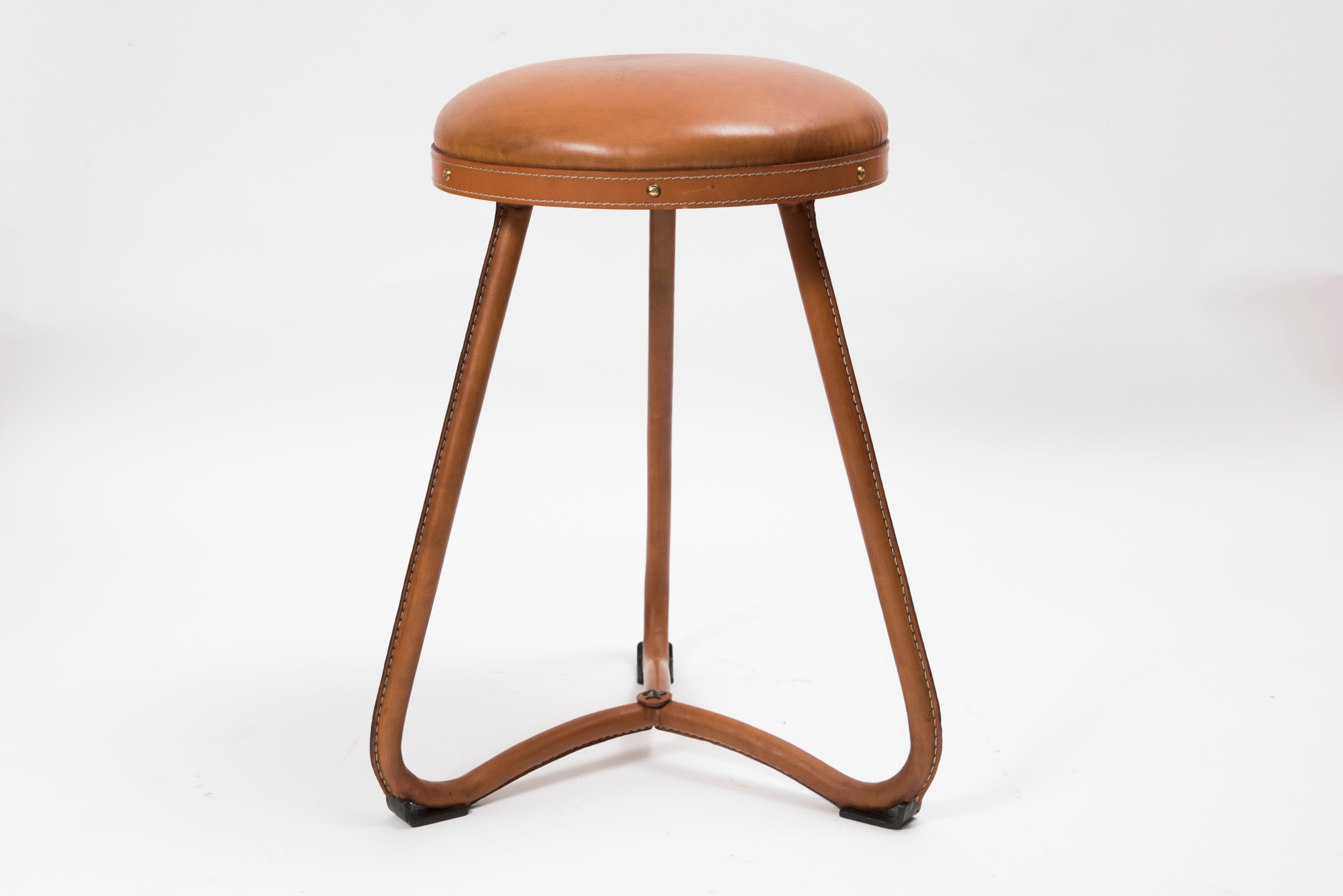 Pair of 1950s Stitched Leather Stools by Jacques Adnet In Good Condition For Sale In Bois-Colombes, FR