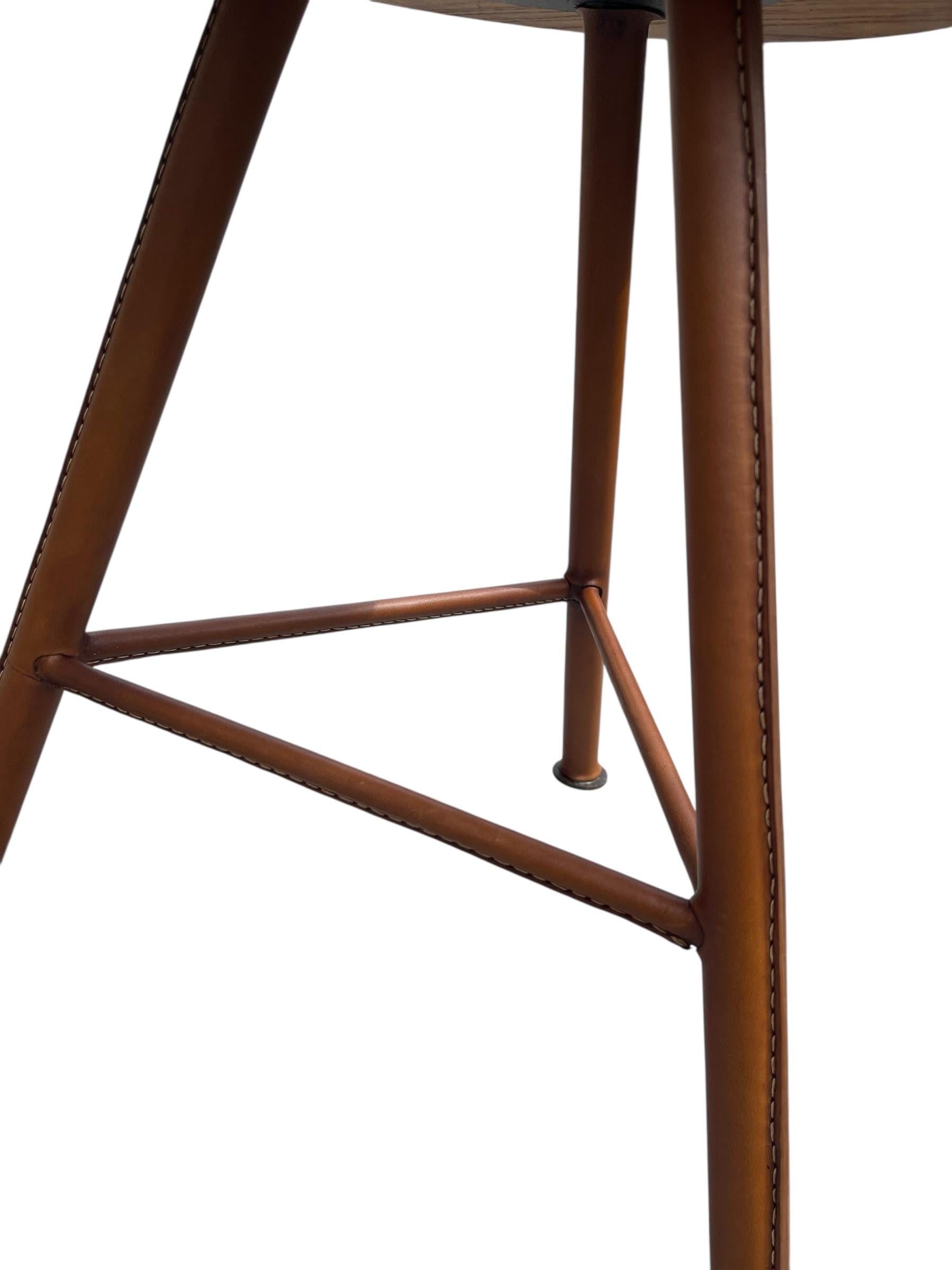 Pareja de taburetes de los años 50 de Jacques Adnet en venta 2