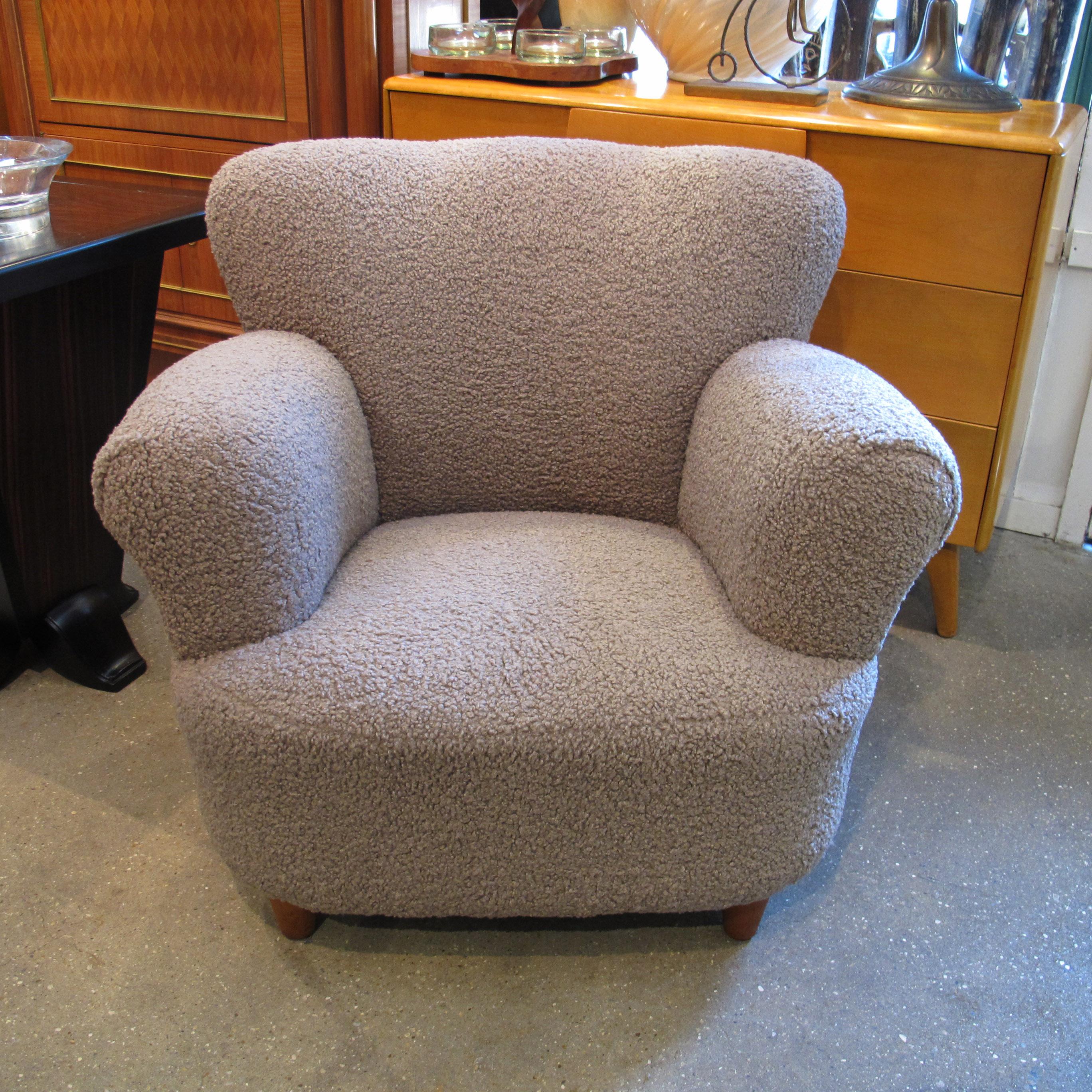 Pareja de sillones suecos de los años 50 en tela Bouclé de color topo en venta 2