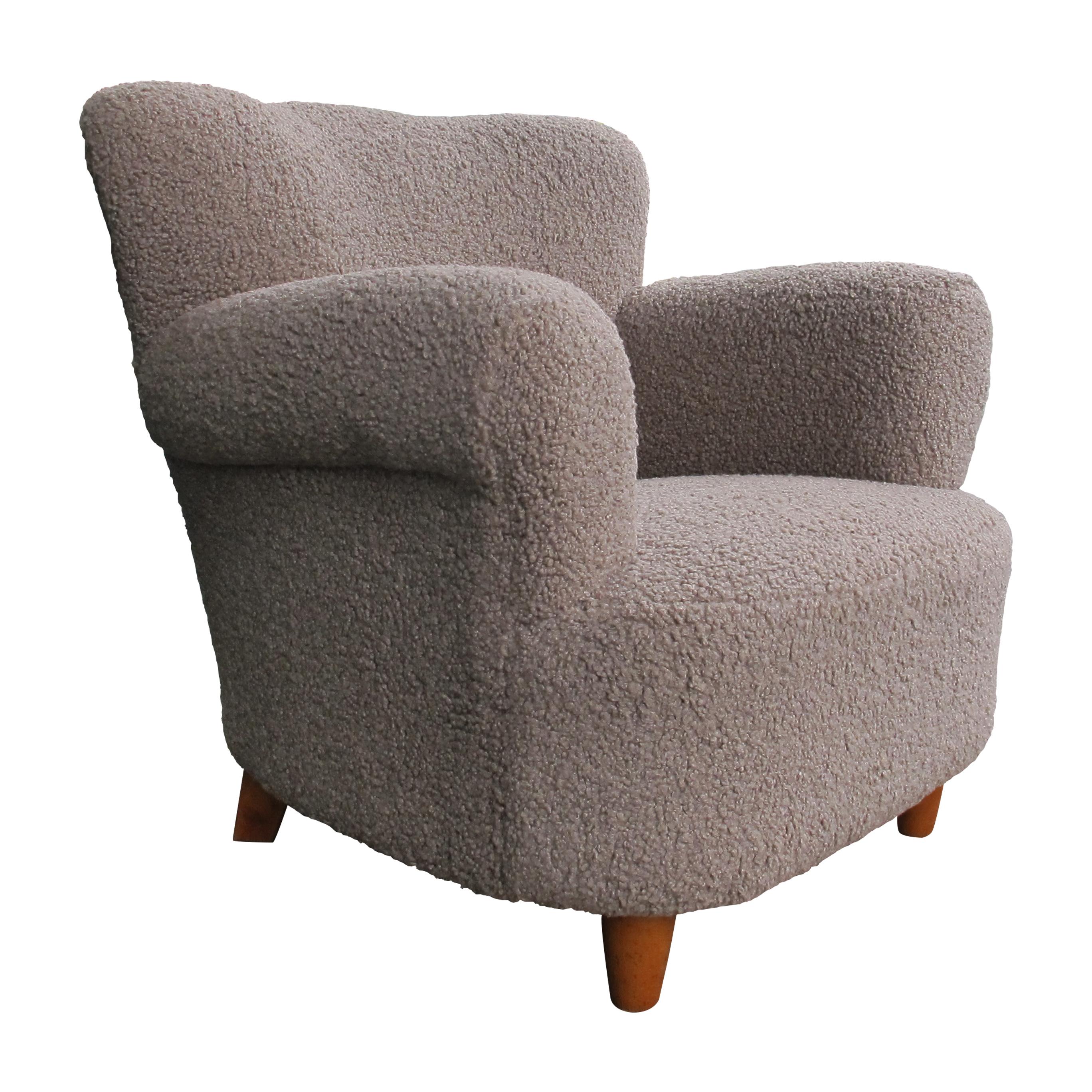 Pareja de sillones suecos de los años 50 en tela Bouclé de color topo Moderno de mediados de siglo en venta