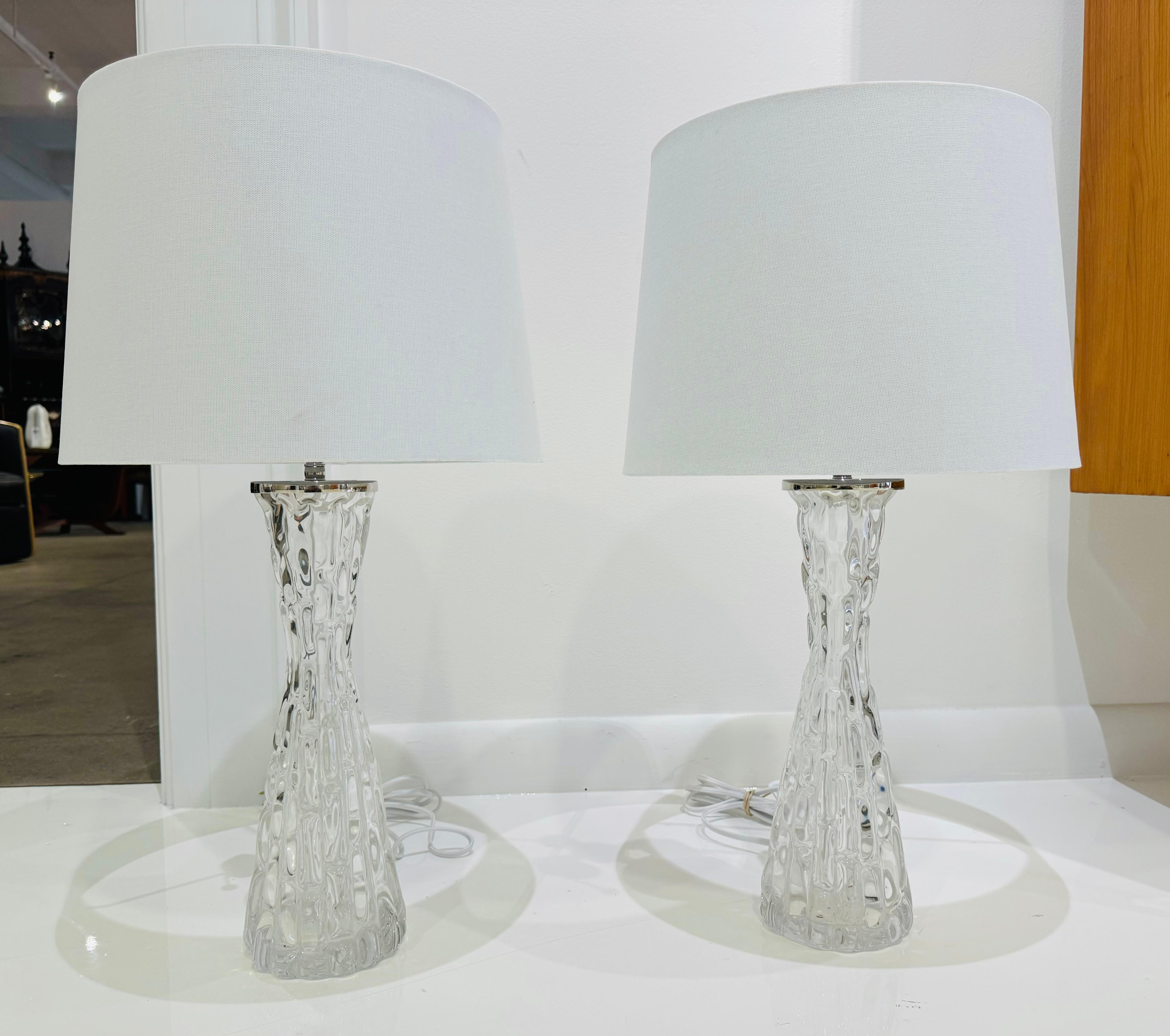 Mid-Century Modern Paire de lampes de table en cristal suédois Orrefors Carl Fagerlund du milieu du siècle dernier en vente