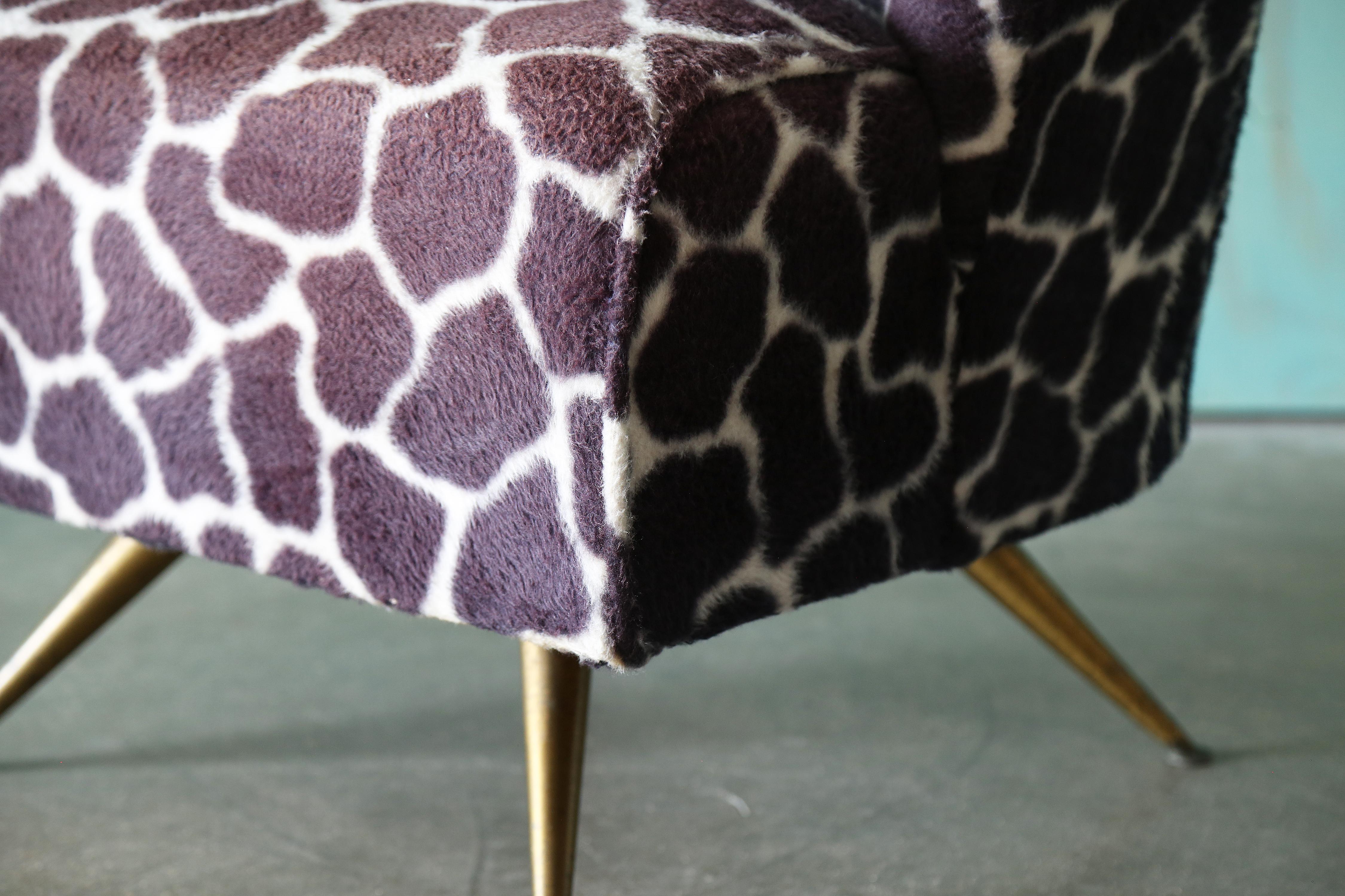 Paire de chaises pivotantes des années 1950, designées par Henry P Glass pour JG Furniture Pieds en laiton en vente 5