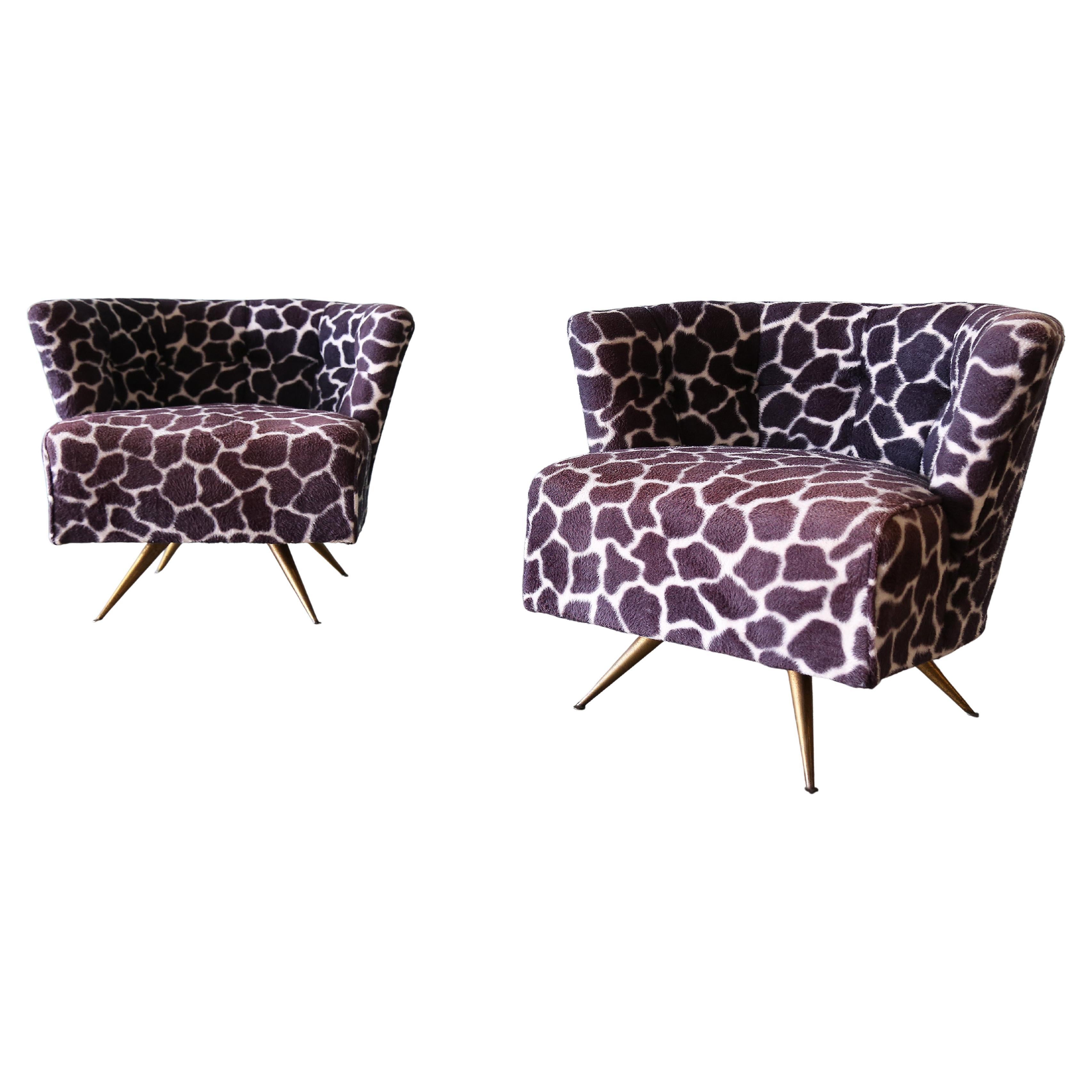 Paire de chaises pivotantes des années 1950, designées par Henry P Glass pour JG Furniture Pieds en laiton en vente