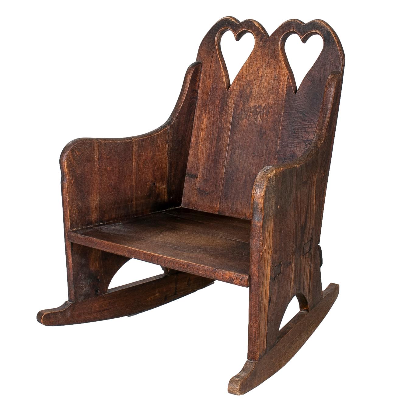 Pair of 1950s Traditional Austrian Tyrolean Wooden Rocking Chairs w/ Hearts In Good Condition In Marbella, ES