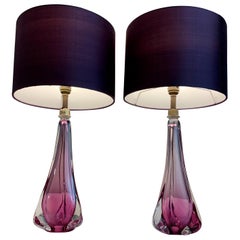 Paire de lampes de table Val St Lambert des années 1950 en verre soufflé à la main violet avec abat-jour