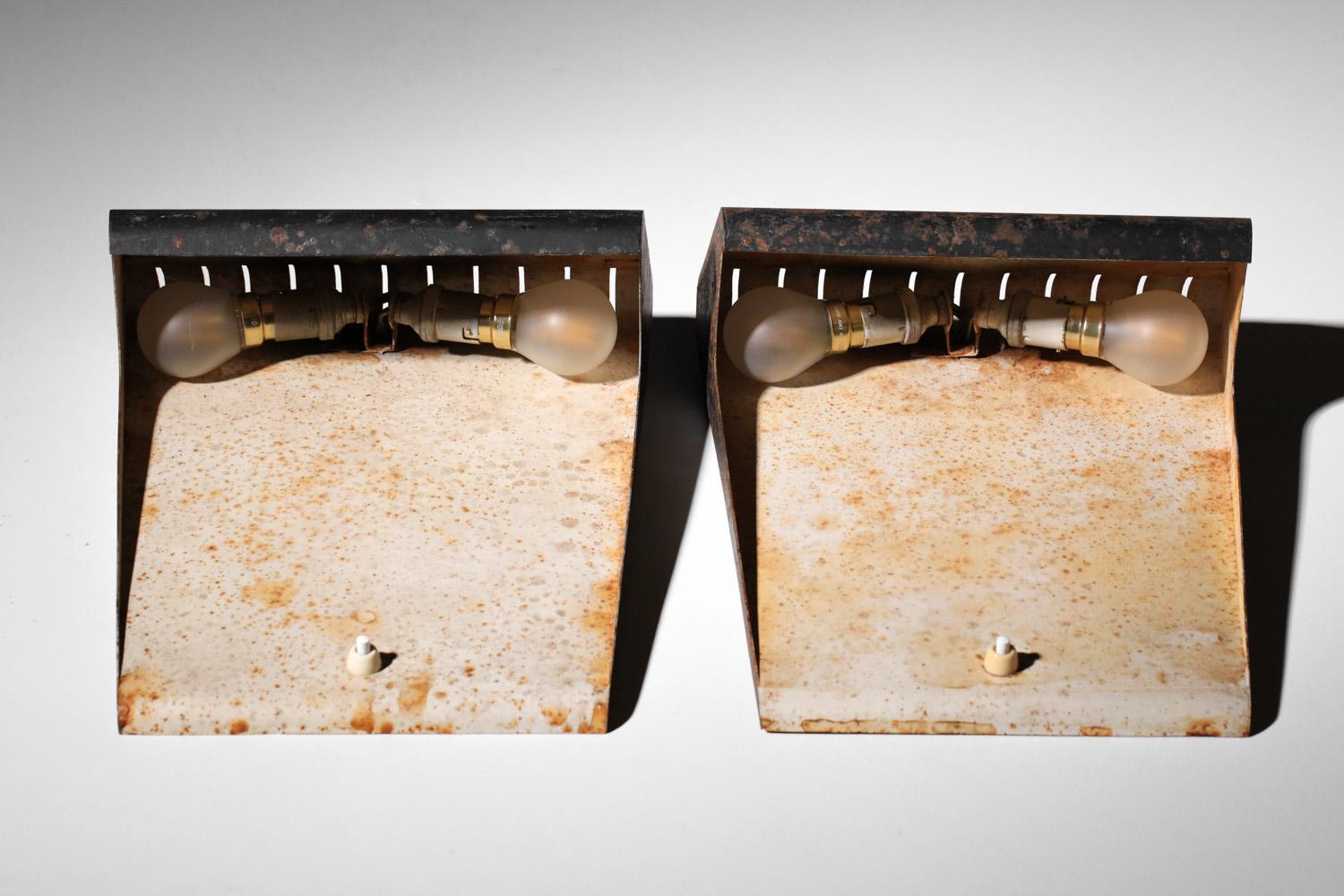Pair of 1950s wall lights attributed to Atelier Guilux Paris For Sale 3