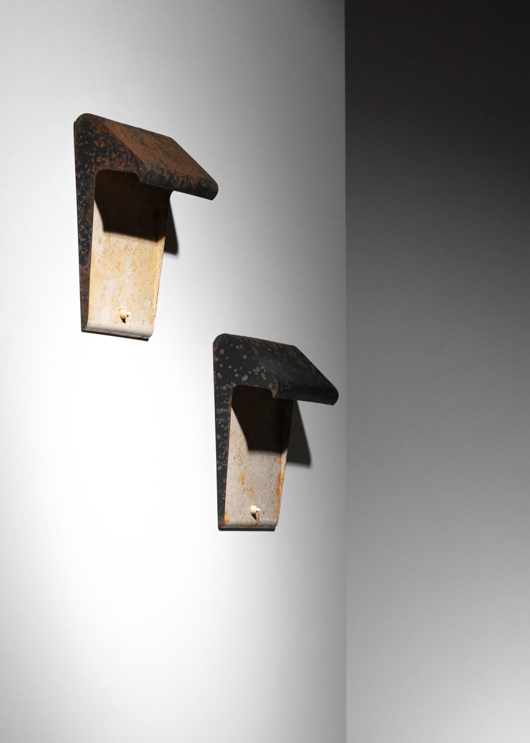 Pair of 1950s wall lights attributed to Atelier Guilux Paris For Sale 4