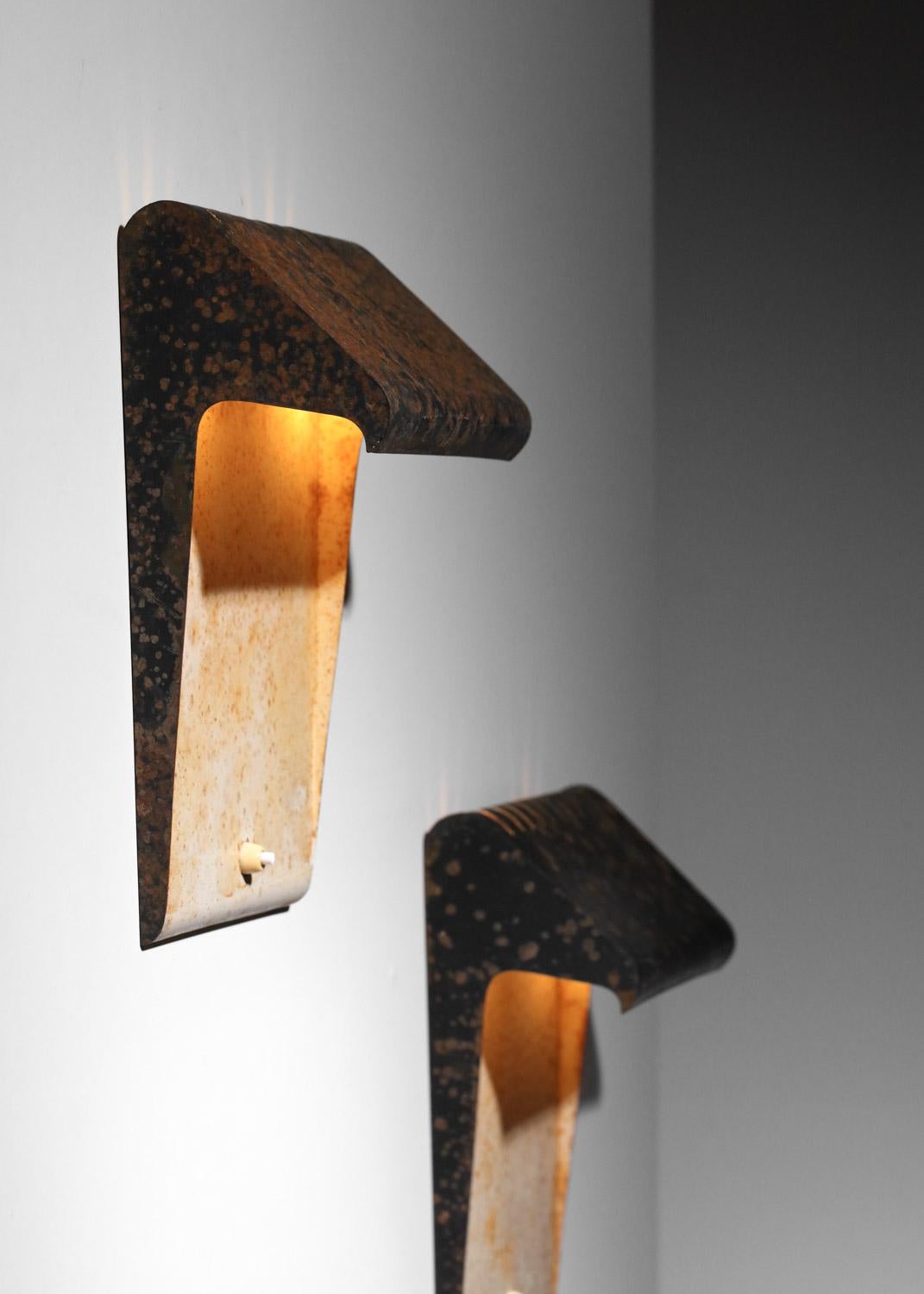 Pair of French wall lights from the 1950s attributed to Atelier Guilux Paris. Black and beige lacquered steel structure (original paint). Modernist, industrial design. In good vintage condition, we wanted to preserve the patina of the wall lights.