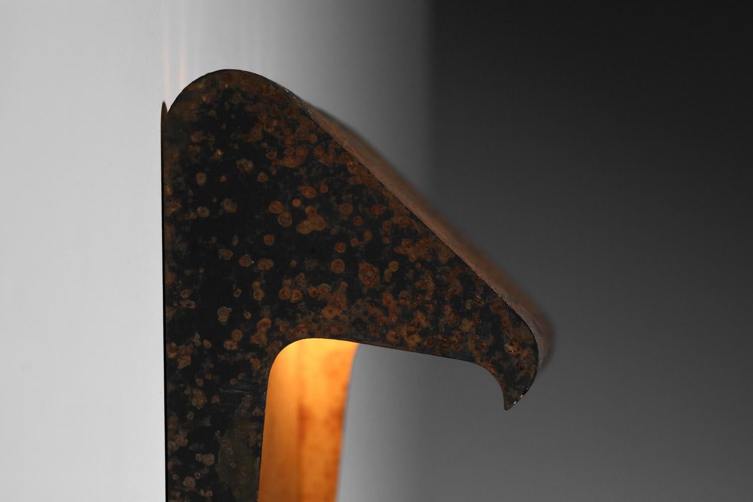 Mid-Century Modern Pair of 1950s wall lights attributed to Atelier Guilux Paris For Sale