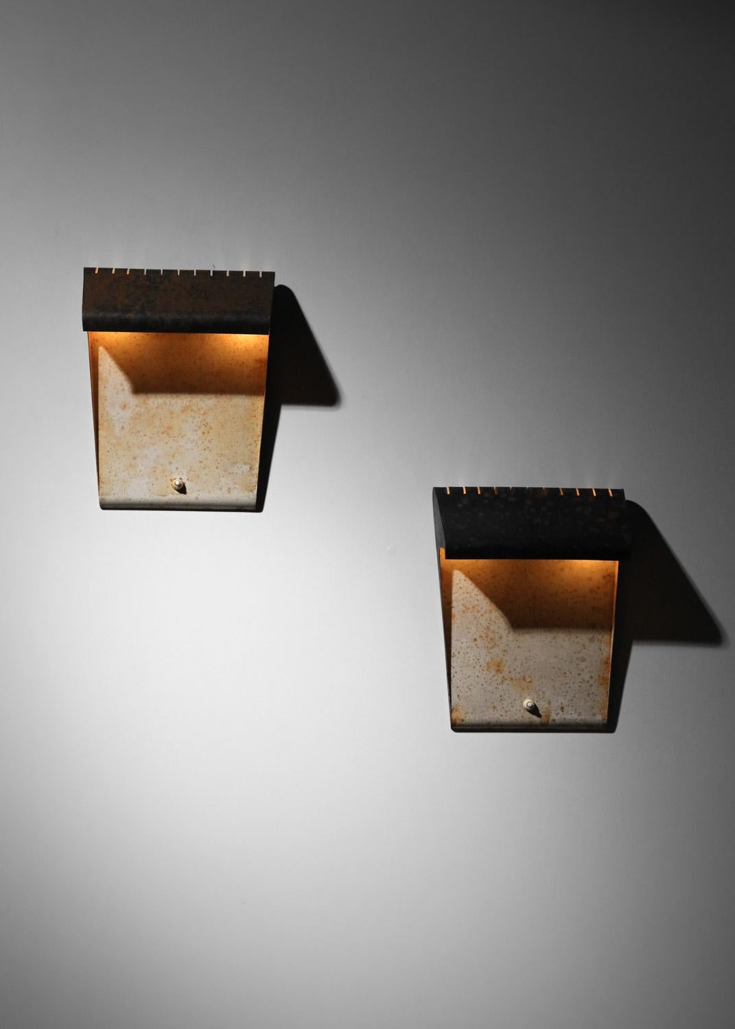 Pair of 1950s wall lights attributed to Atelier Guilux Paris In Fair Condition For Sale In Ternay, Auvergne-Rhône-Alpes