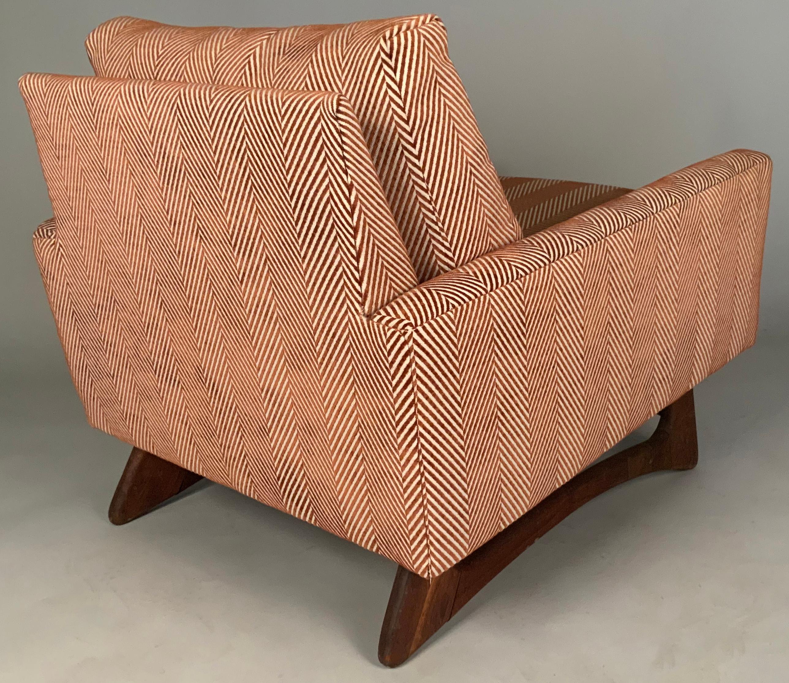 Pair of 1950's Walnut Base Lounge Chairs by Adrian Pearsall for Craft Associates In Good Condition In Hudson, NY
