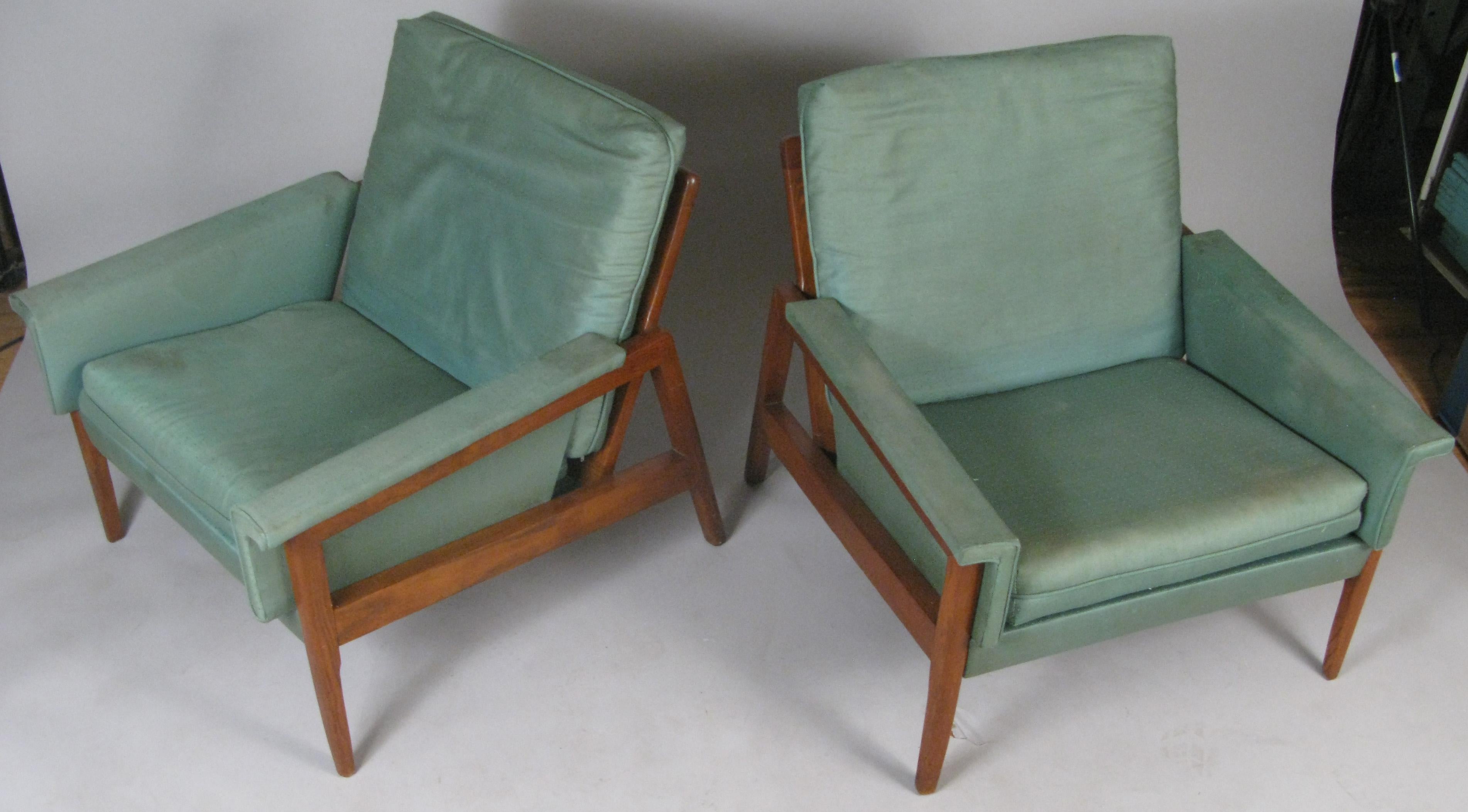 Pair of 1950s Walnut Lounge Chairs In Good Condition In Hudson, NY