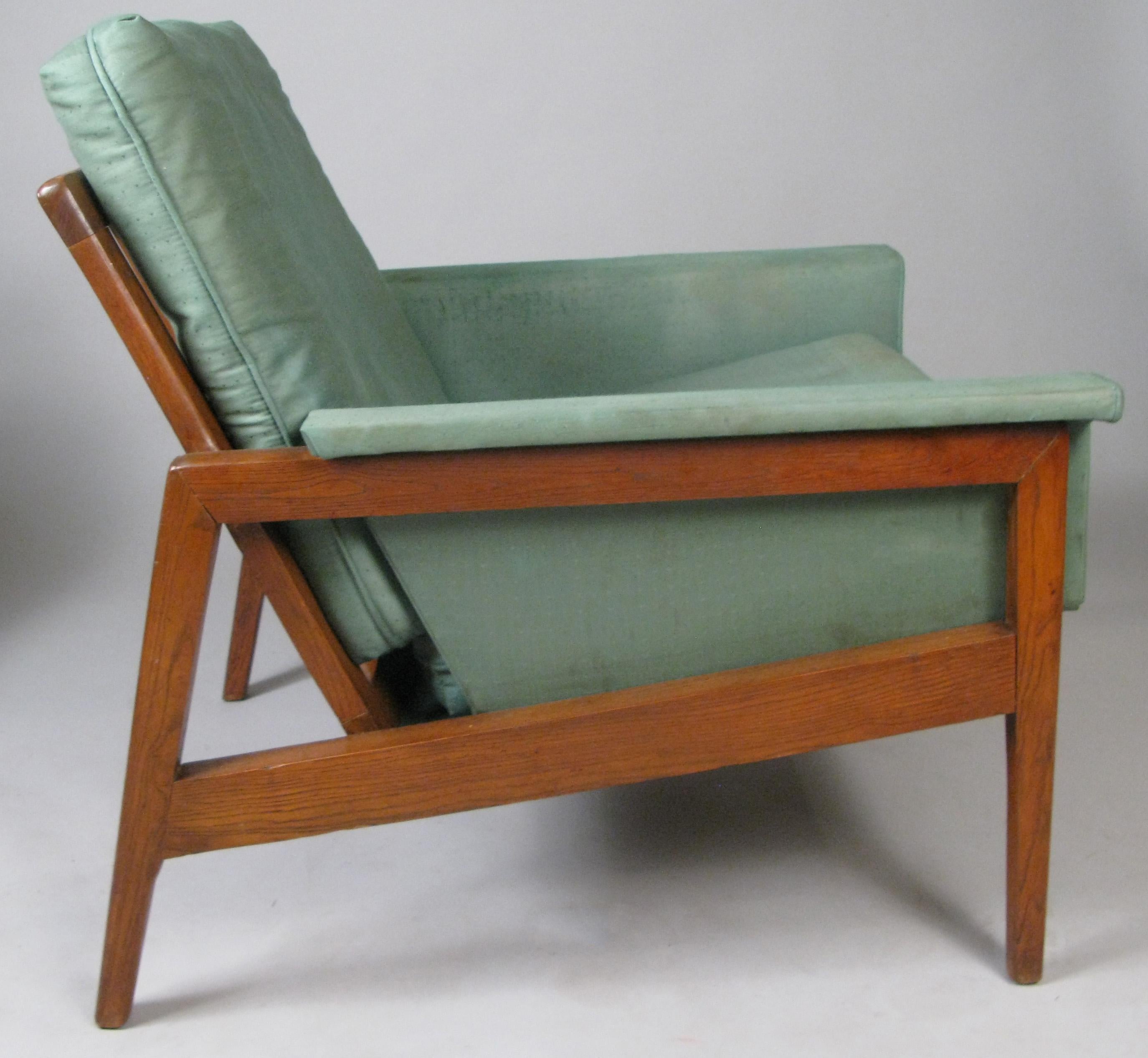 Pair of 1950s Walnut Lounge Chairs 1