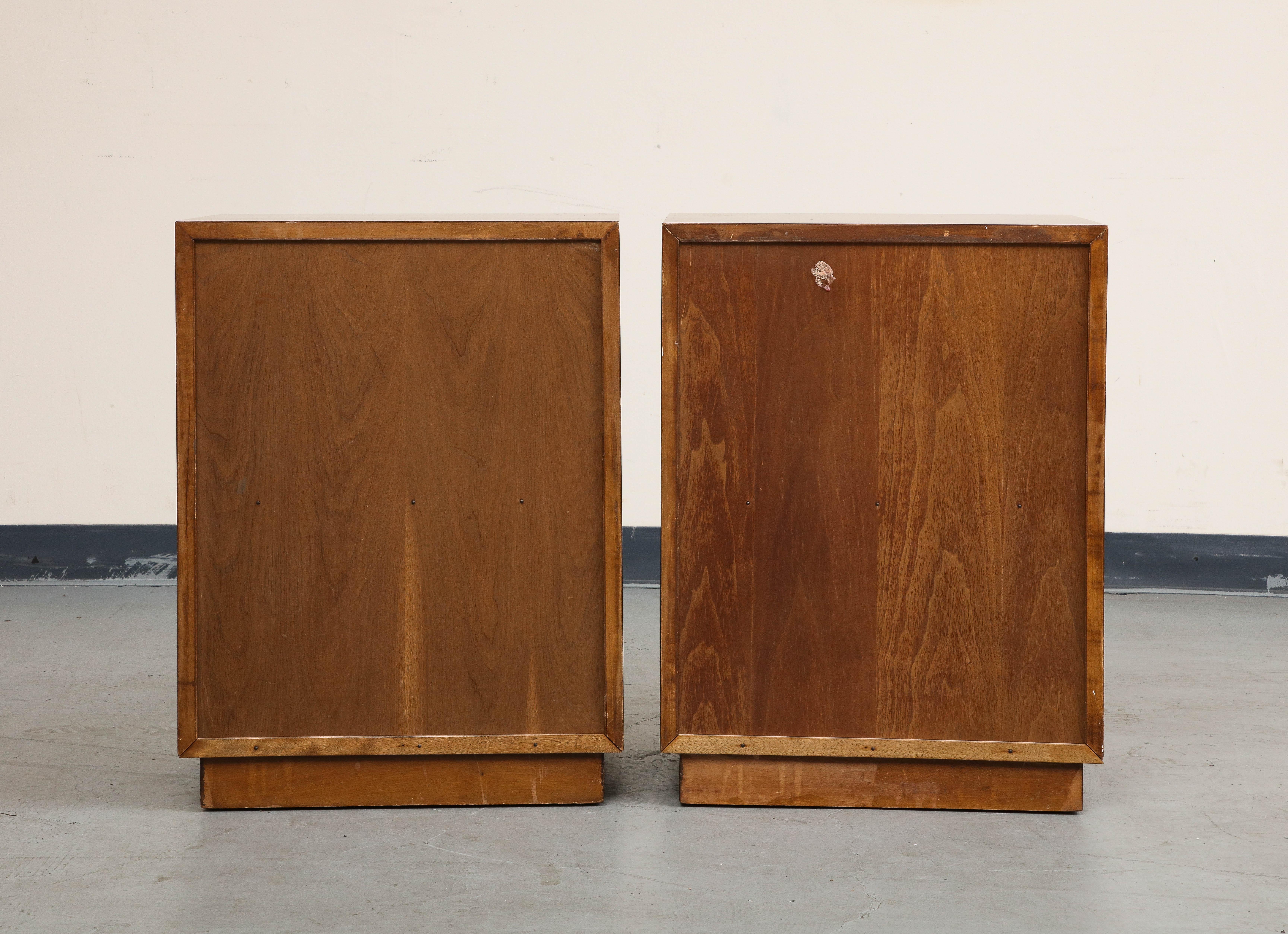 Pair of 1950s Walnut Nightstands or End Tables, Robsjohn-Gibbings for Widdicomb For Sale 5
