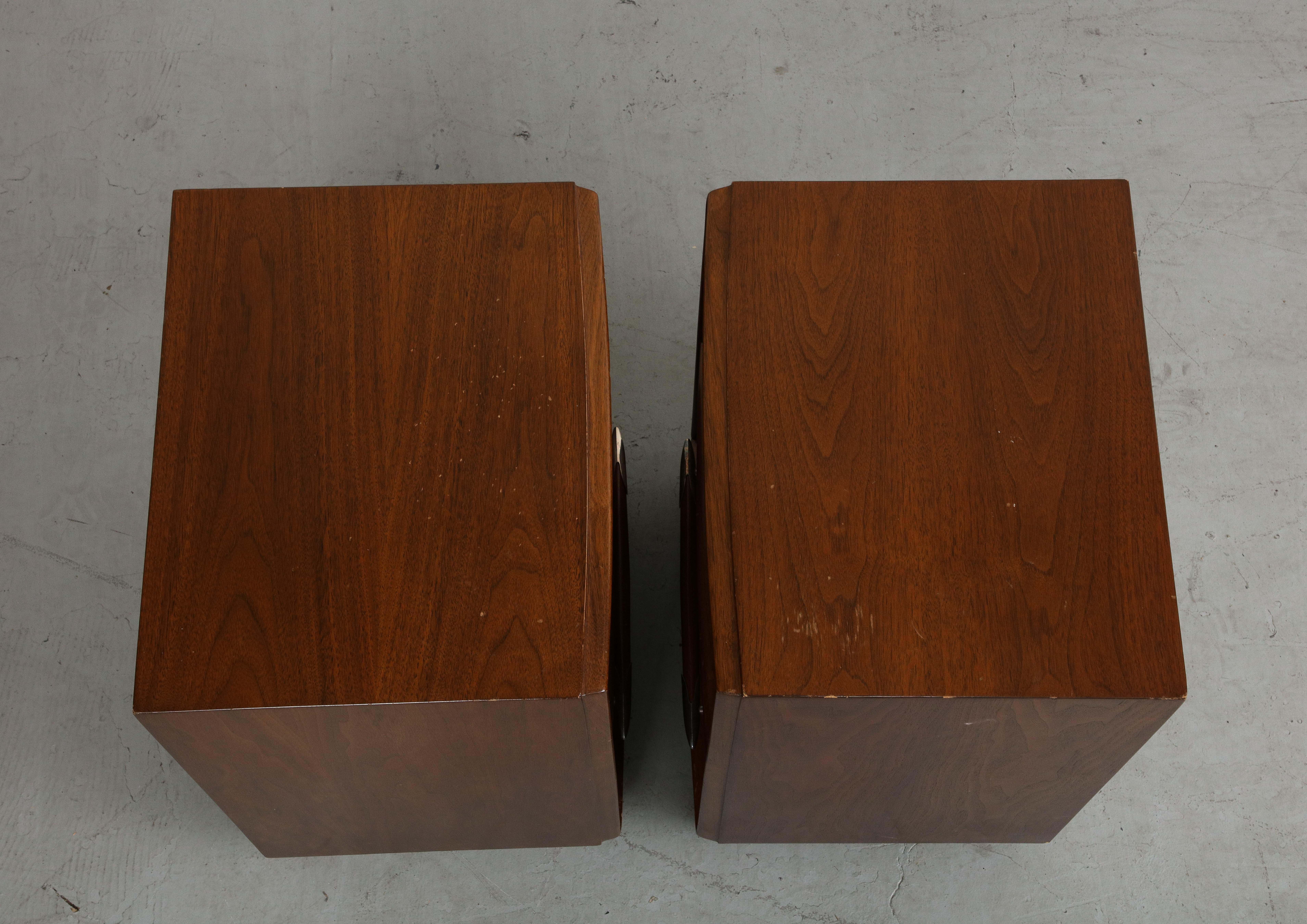 Pair of 1950s Walnut Nightstands or End Tables, Robsjohn-Gibbings for Widdicomb For Sale 2