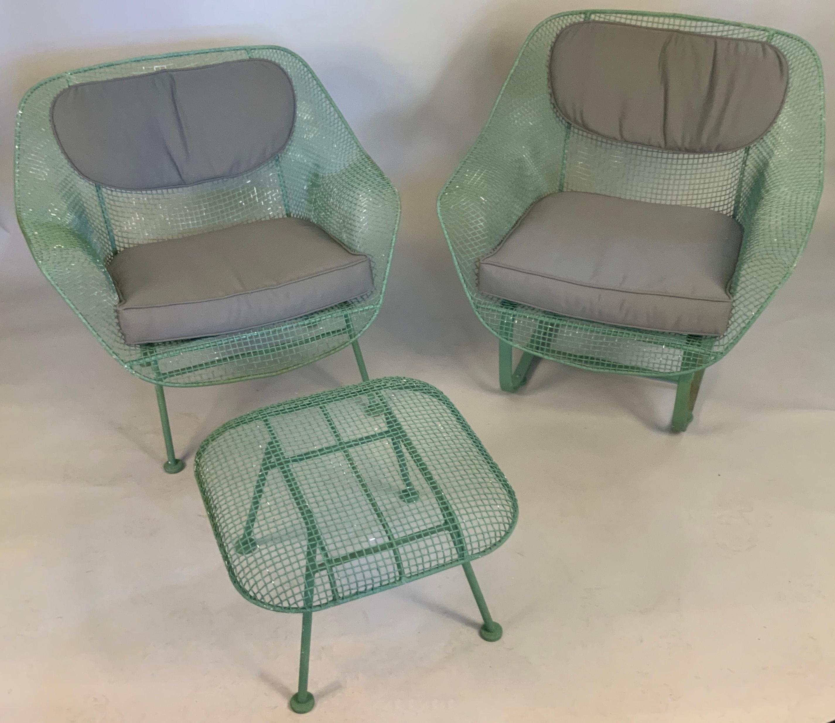 A pair of classic vintage 1950s 'Sculptura' lounge chairs by Russell Woodard. The most comfortable and desirable of Russell Woodard's iconic 'Sculptura' collection, the lounge chair is formed entirely of woven steel mesh, mounted on a spring base of