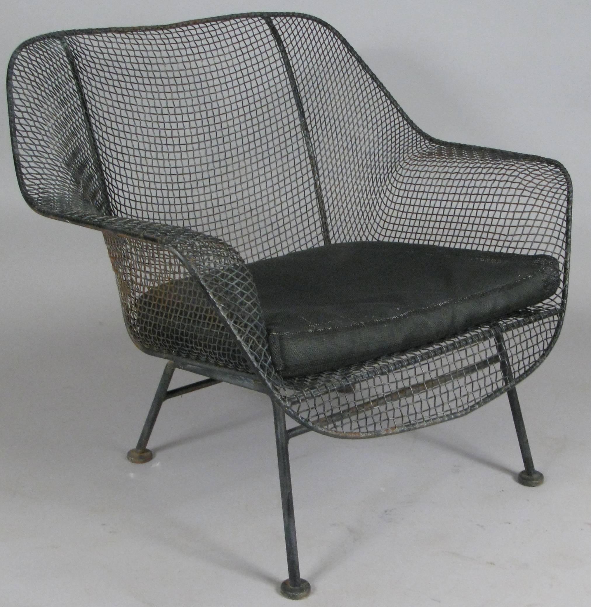 A pair of 1950s 'Sculptura' lounge chairs designed by Russell Woodard. Woodard's Sculptura collection was made with wrought iron frames and woven steel mesh seats. These are the largest lounge chairs made by Woodard in the 1950s. Currently finished