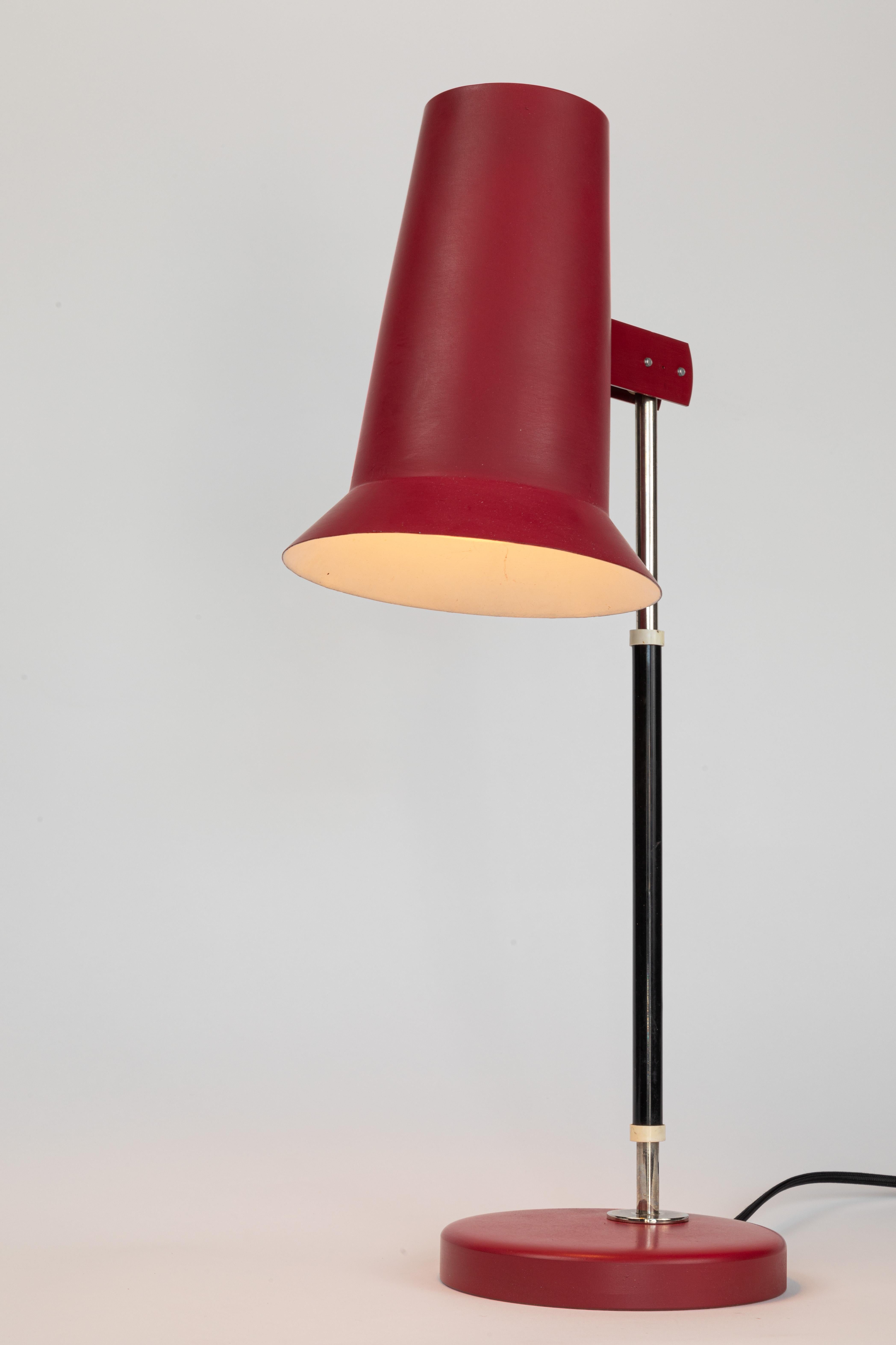 Painted Pair of 1960s Yki Nummi Series 40-040 Red Table Lamps for Stockmann-Orno For Sale