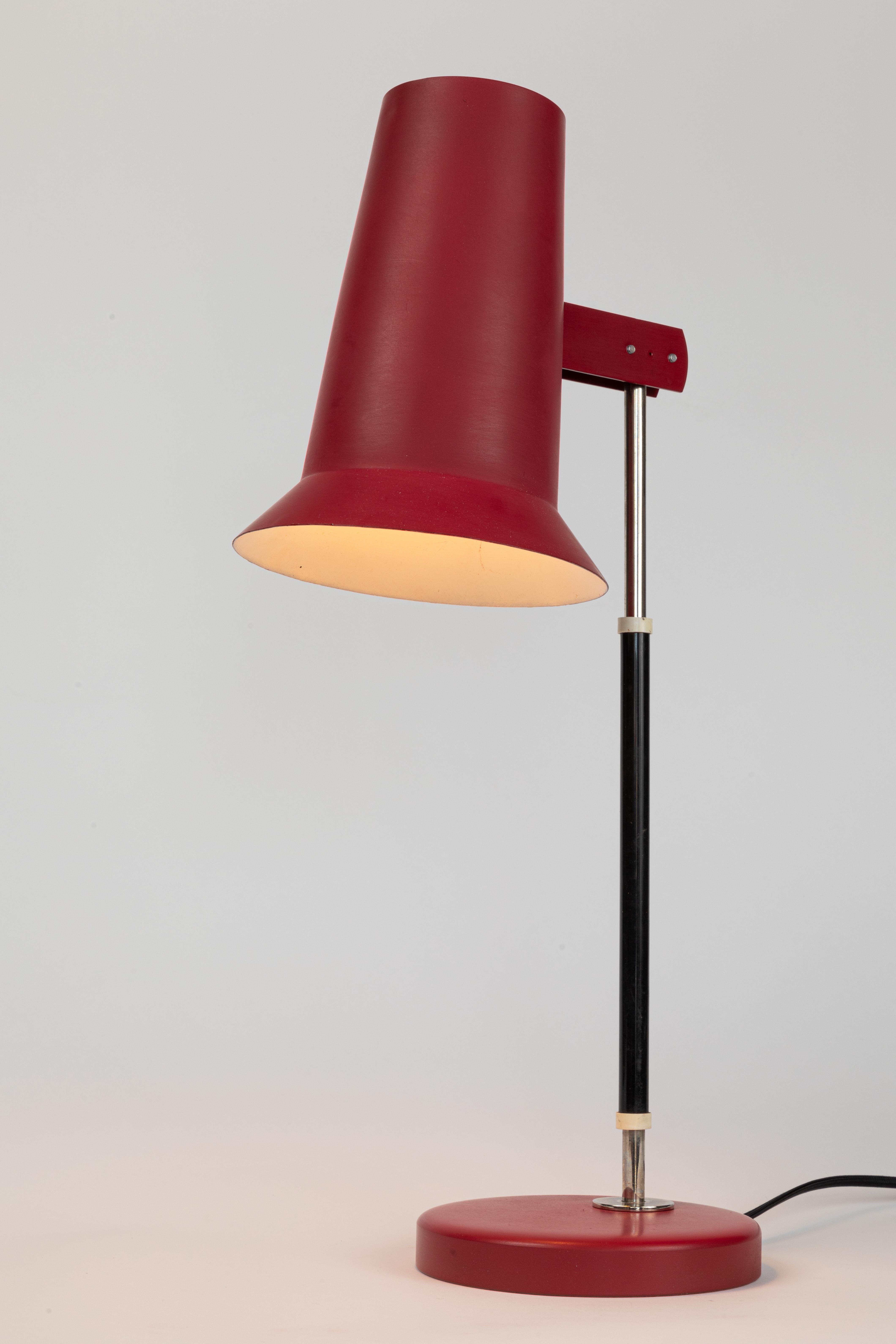 Pair of 1960s Yki Nummi Series 40-040 Red Table Lamps for Stockmann-Orno In Good Condition For Sale In Glendale, CA