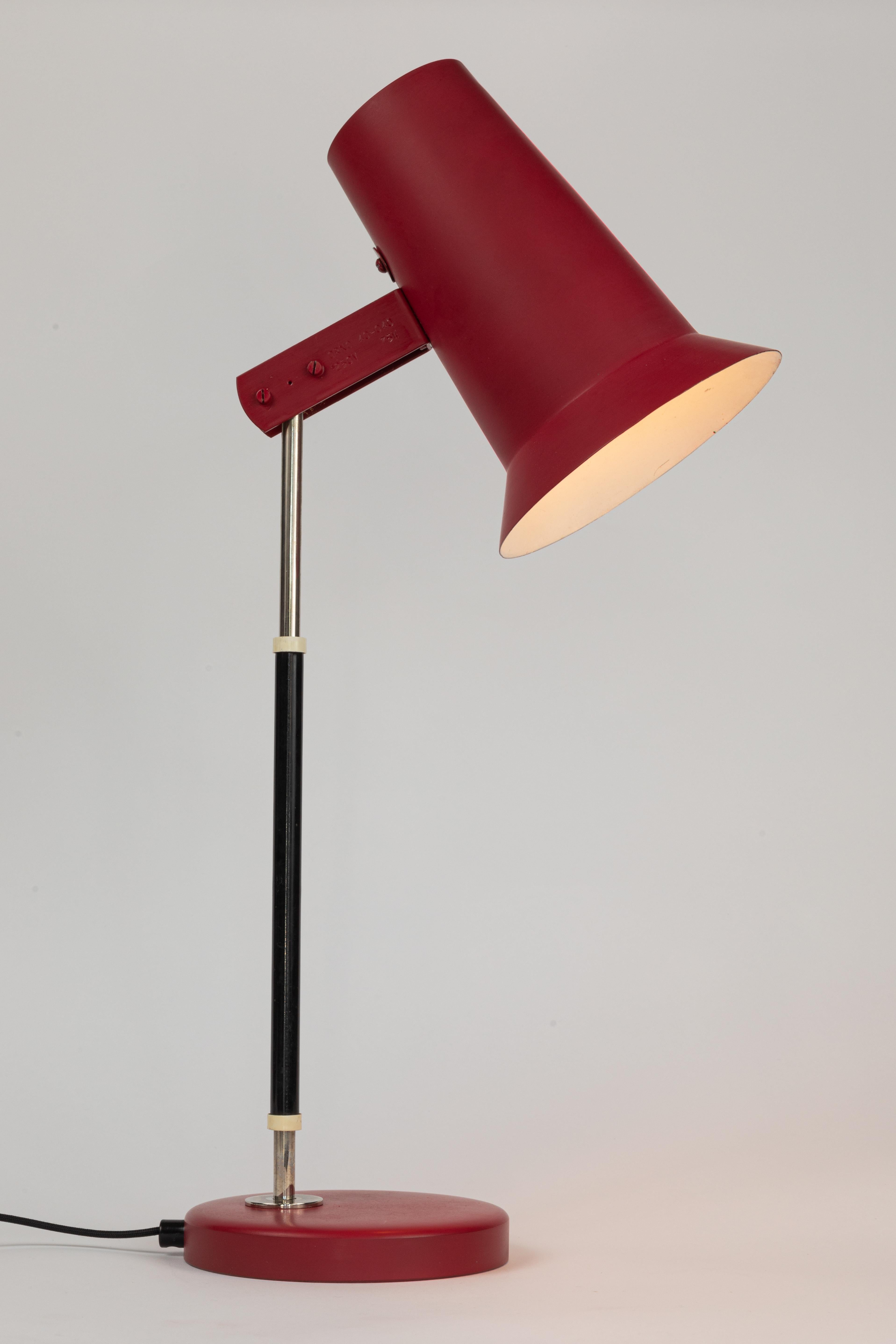 Pair of 1960s Yki Nummi Series 40-040 Red Table Lamps for Stockmann-Orno For Sale 1