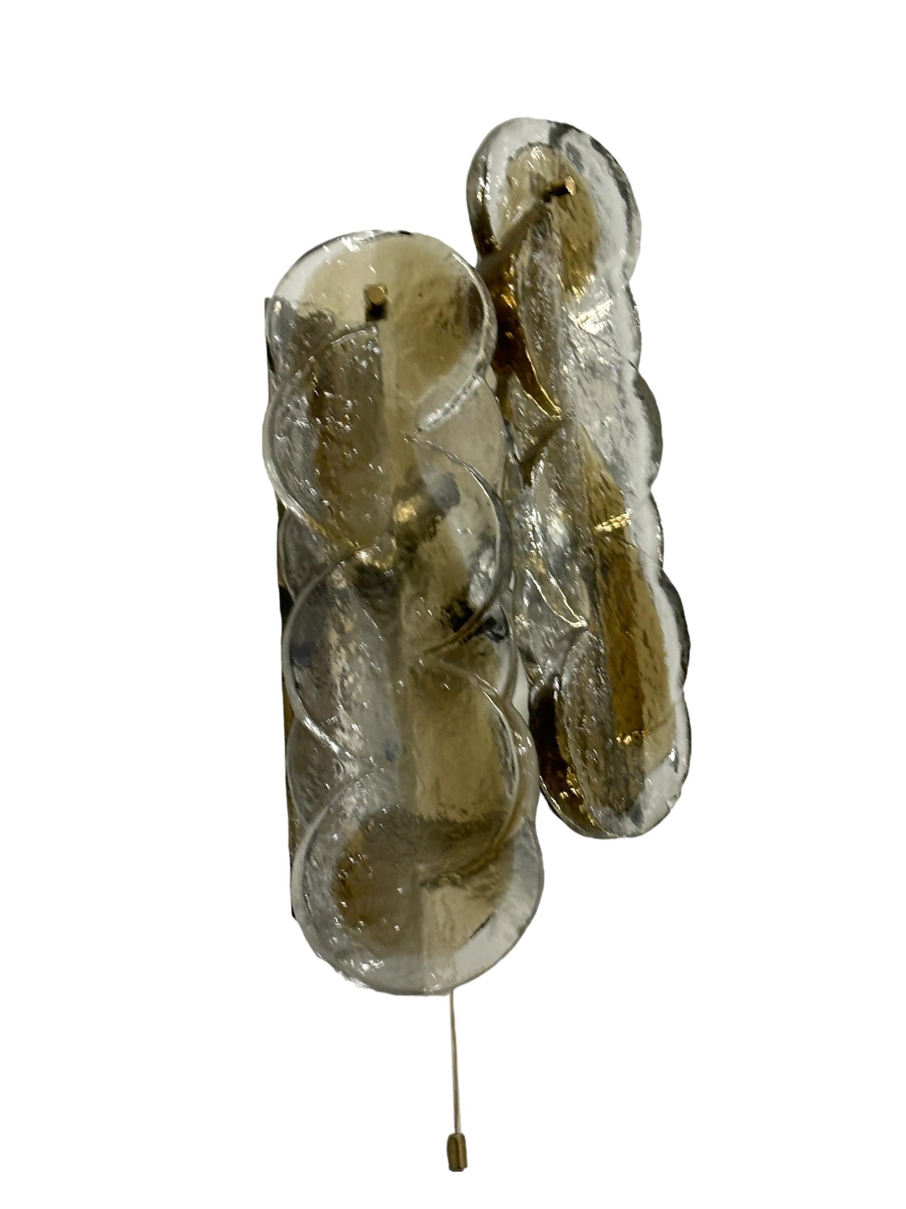 Ein Paar österreichische Kalmar Swirl Citrus-Wandleuchter aus Bernstein, Muranoglas und Messing, 1960 im Zustand „Gut“ im Angebot in Nuernberg, DE