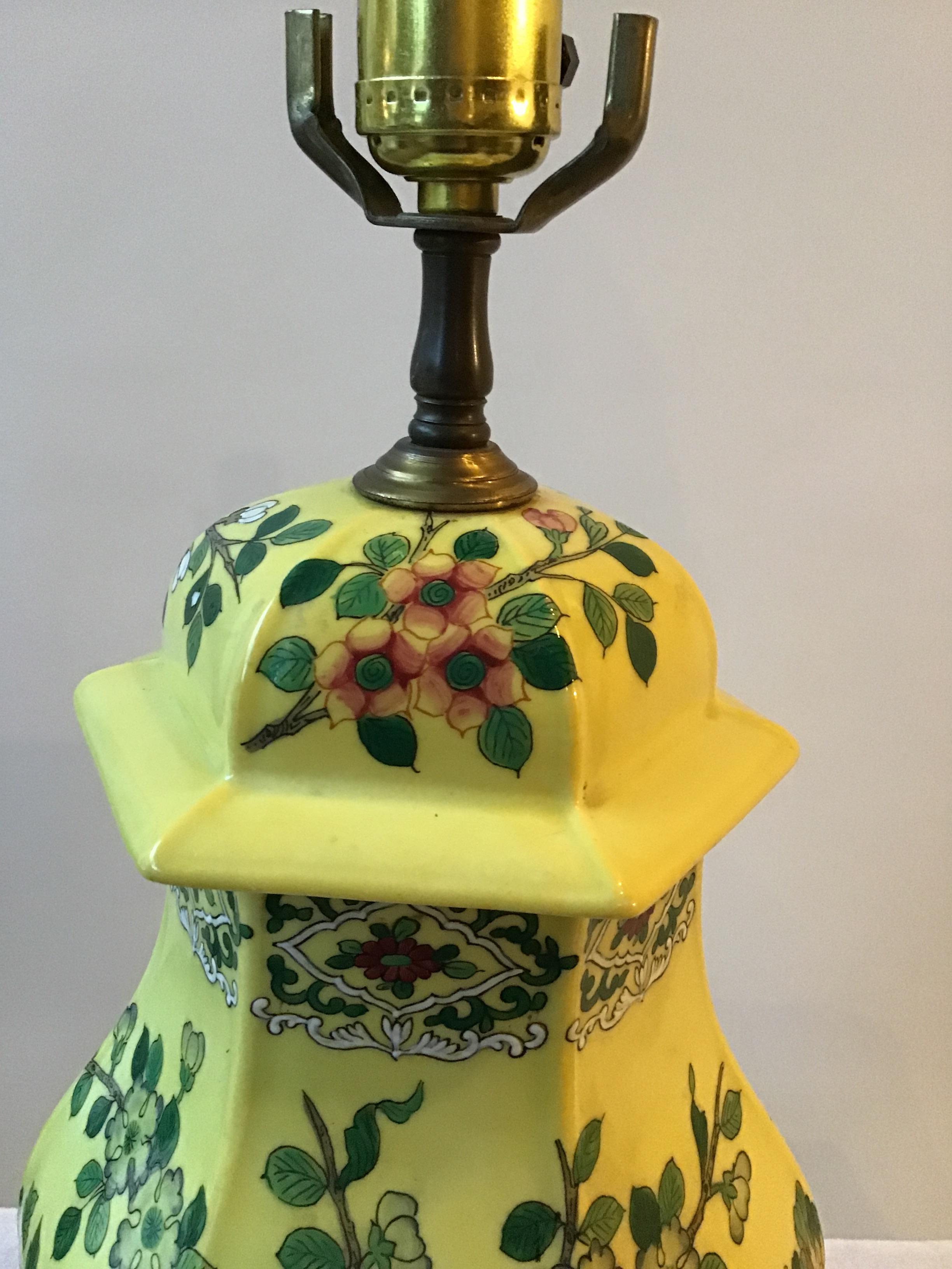 Pair of 1960s Hand Painted Ceramic Peacock Table Lamps On Brass Bases In Good Condition For Sale In Tarrytown, NY