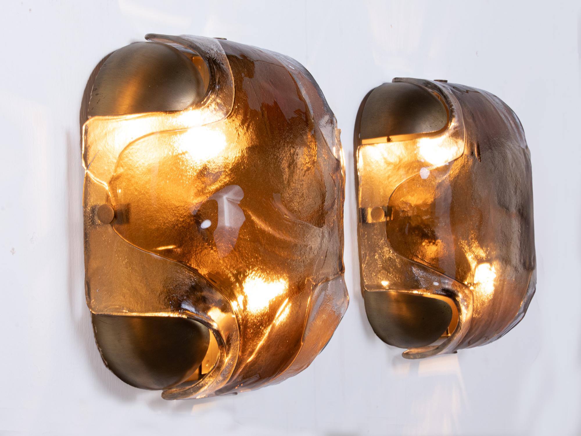 Tedesco Coppia di lampade da incasso/applique in vetro e ottone Kaiser Amber Murano del 1960 in vendita