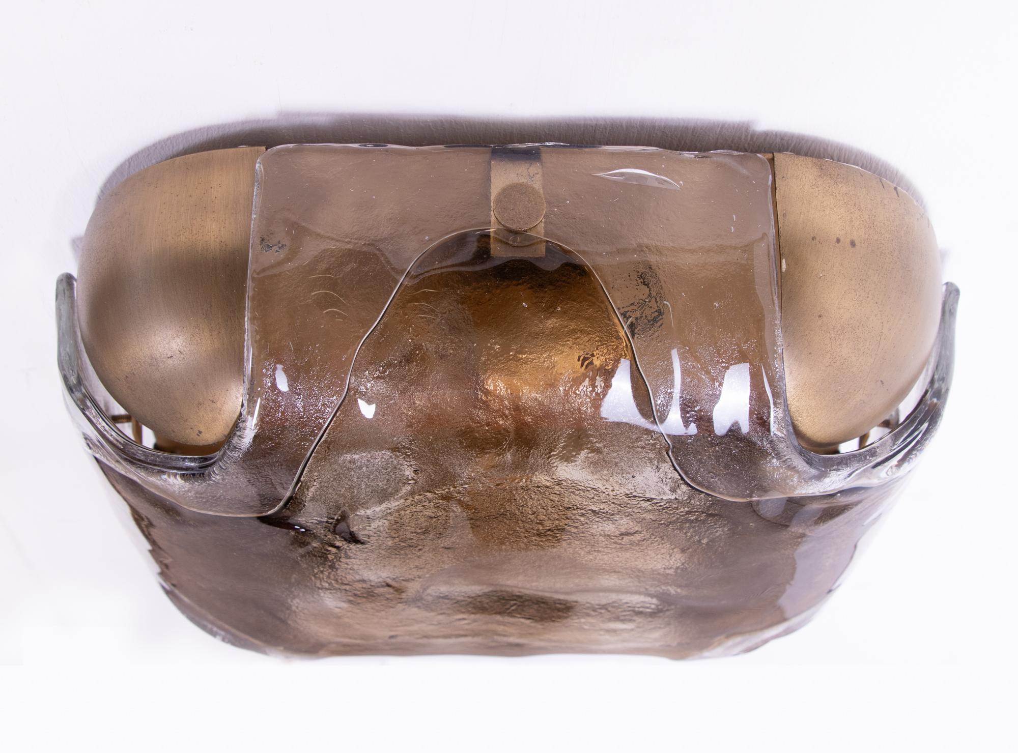 Metà XX secolo Coppia di lampade da incasso/applique in vetro e ottone Kaiser Amber Murano del 1960 in vendita