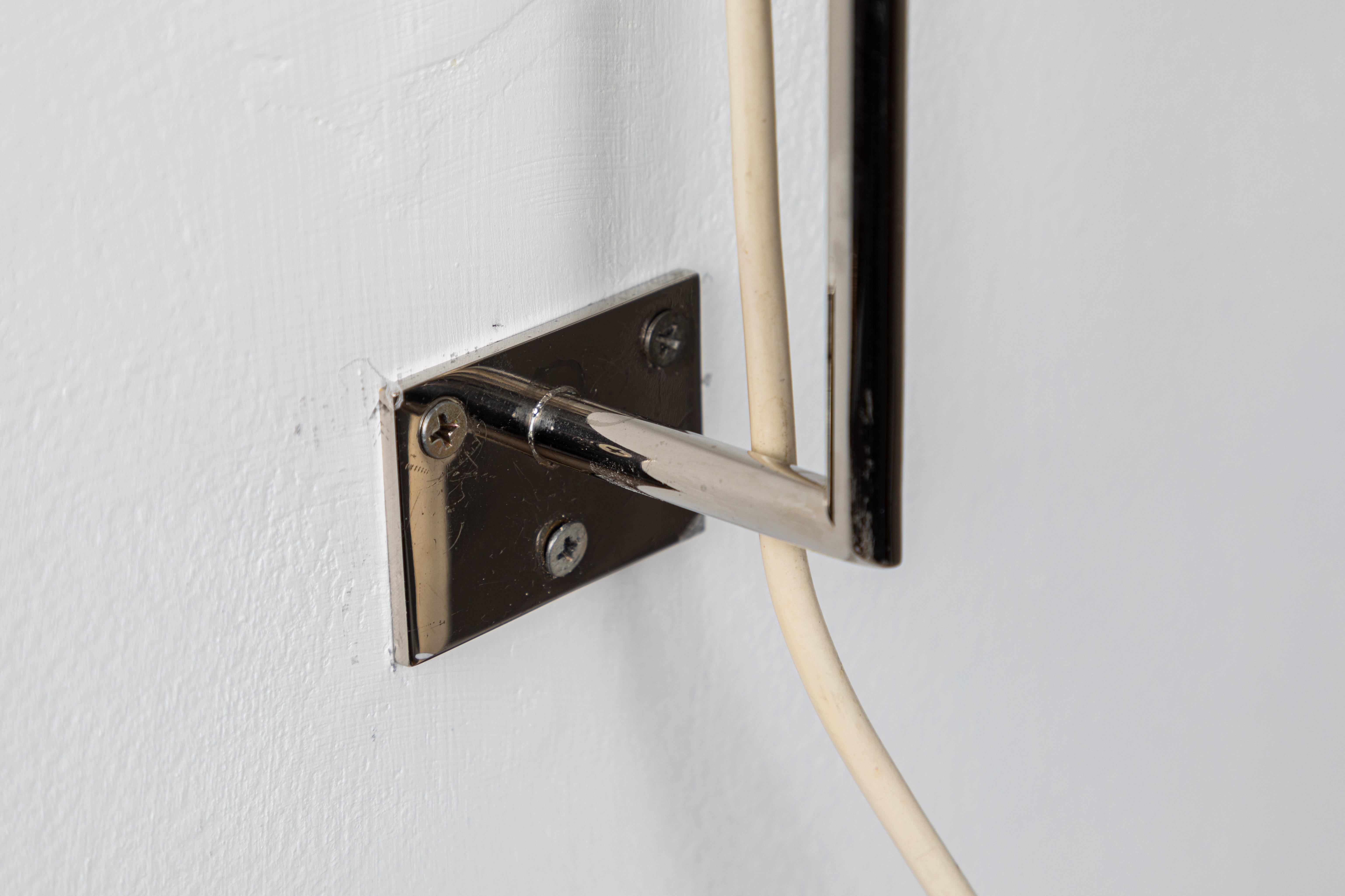 1960s Adjustable Wall Light Attributed to Giuseppe Ostuni (Metall)